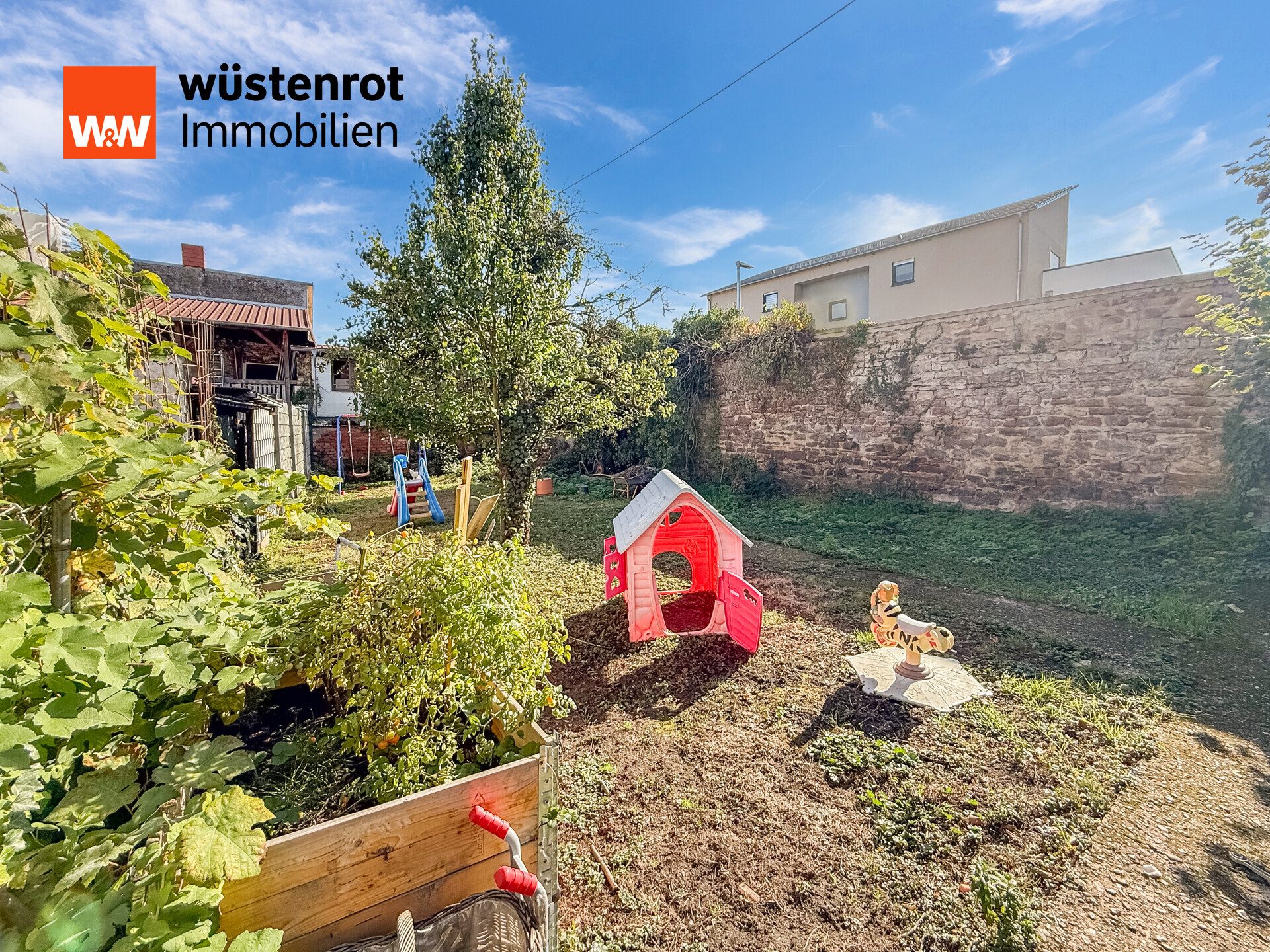 Immobilienangebot - Wallerfangen - Alle - Reihenmittelhaus im Ortskern von Wallerfangen mit ca. 188 m² Wohnfläche und Entwicklungspotenzial