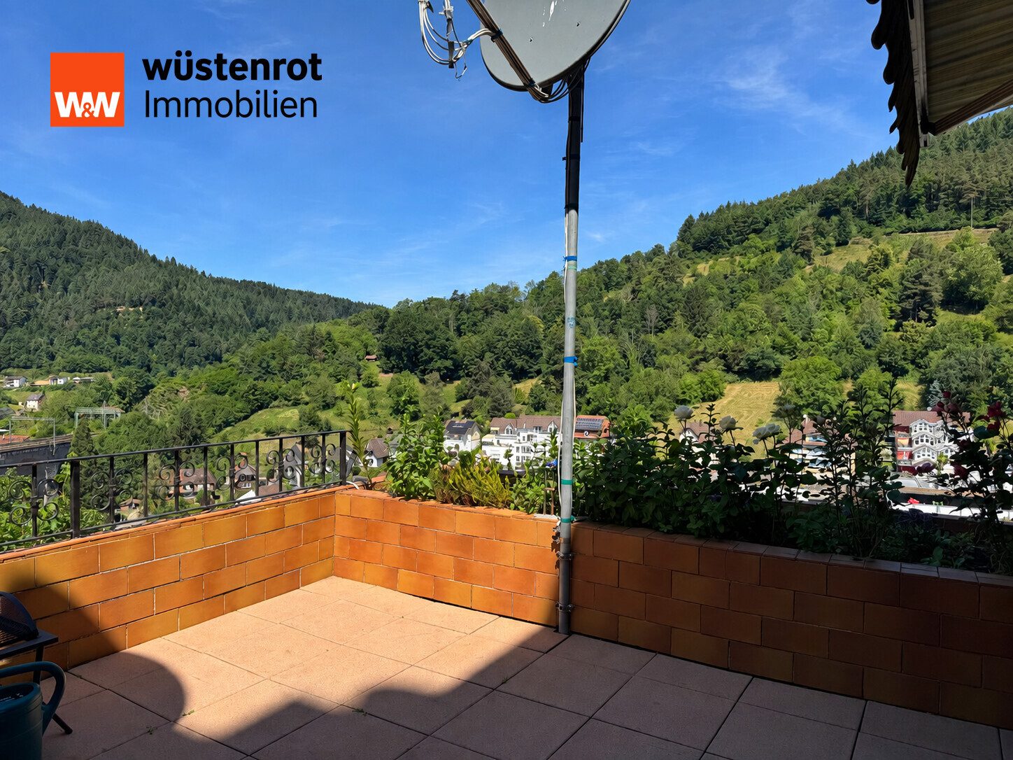 Immobilienangebot - Hornberg - Alle - Wohnen mit Weitblick – Großzügige 3-Zimmer-Wohnung mit Terrasse und Garage