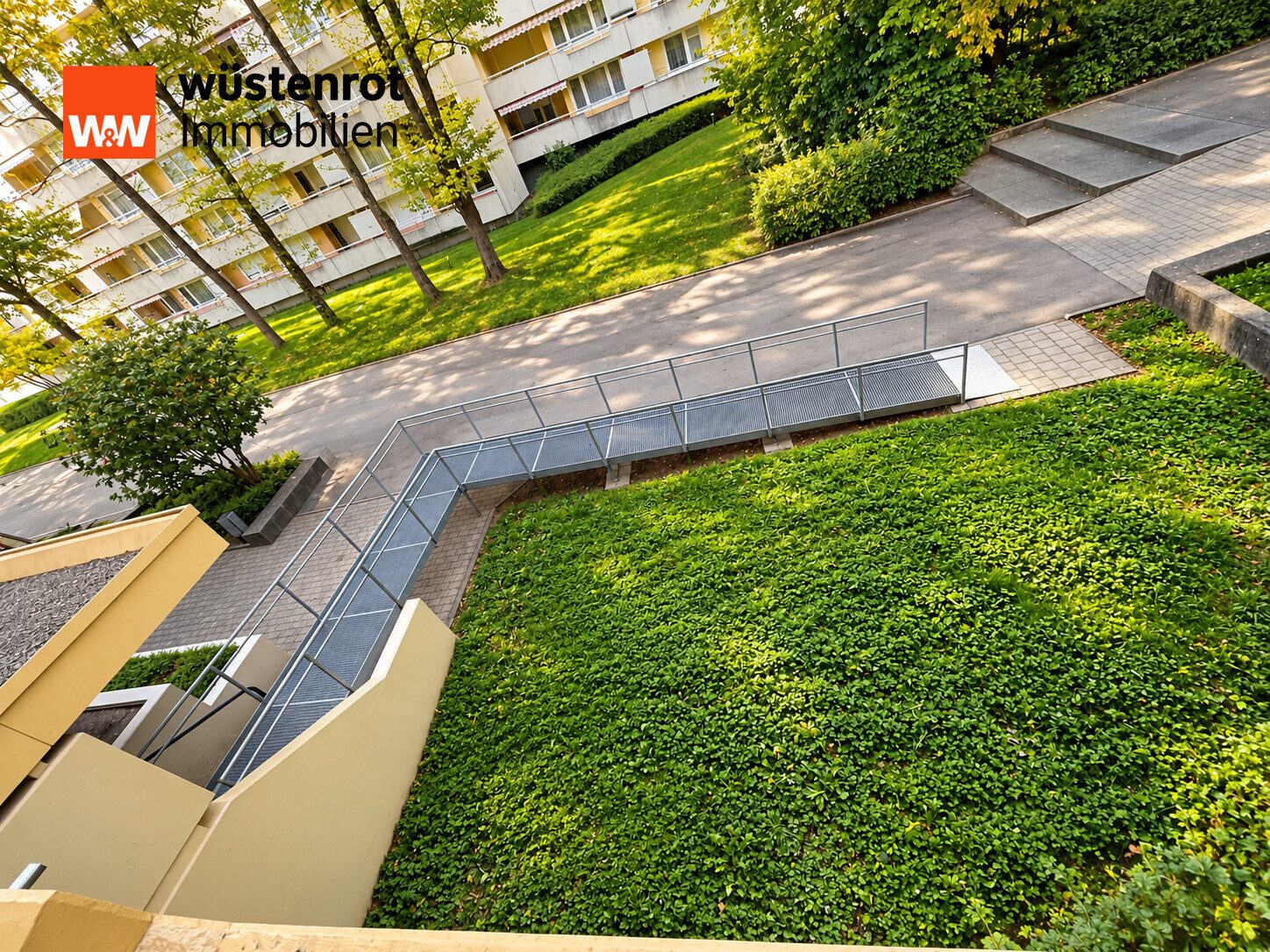 Immobilienangebot - Nürtingen - Alle - Renovierte 3-Zimmer-Wohnung mit zwei Balkonen, Aufzug, Garage und BARRIEREFREI!!