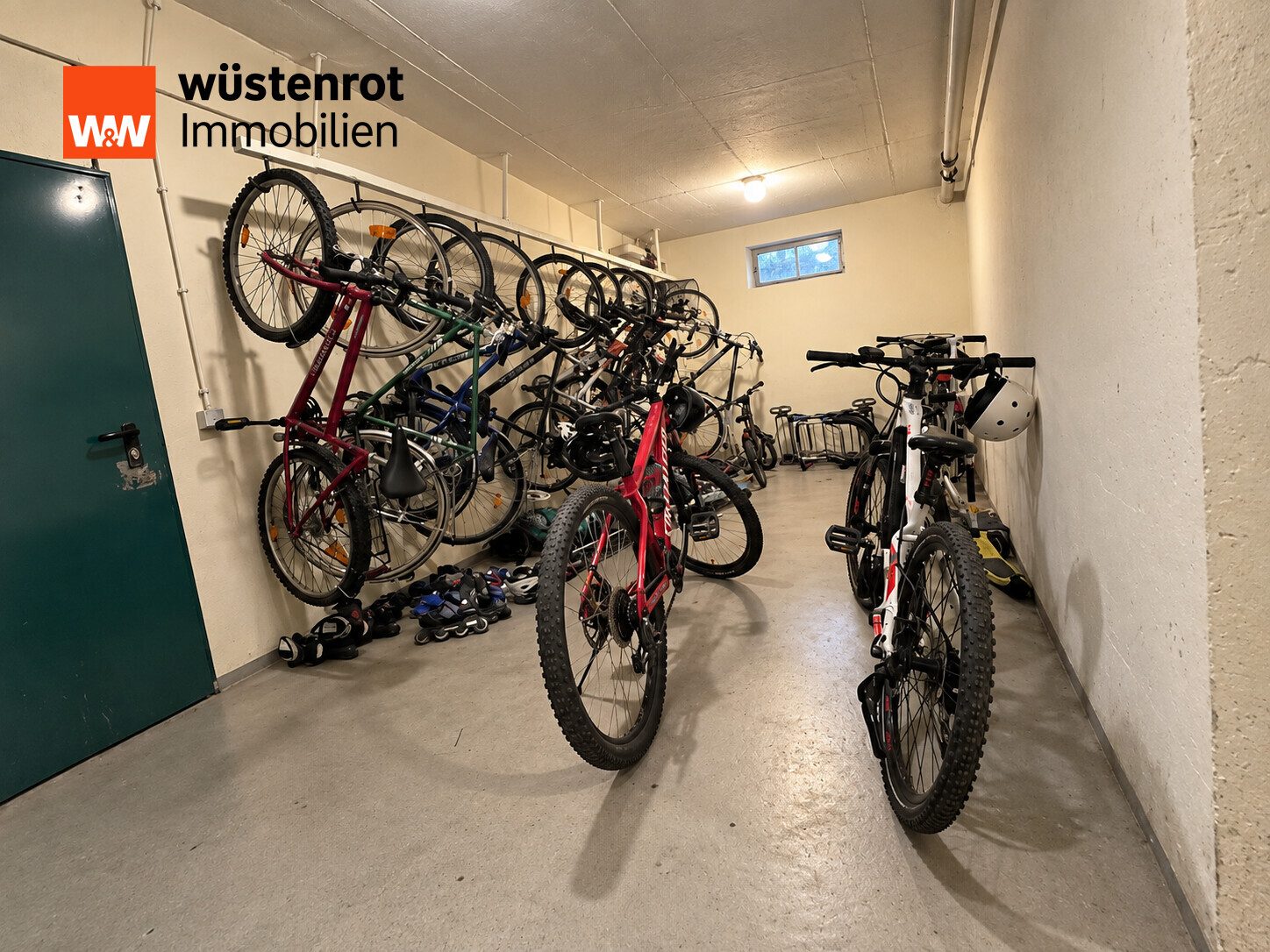Immobilienangebot - Nürtingen - Alle - Renovierte 3-Zimmer-Wohnung mit zwei Balkonen, Aufzug, Garage und BARRIEREFREI!!
