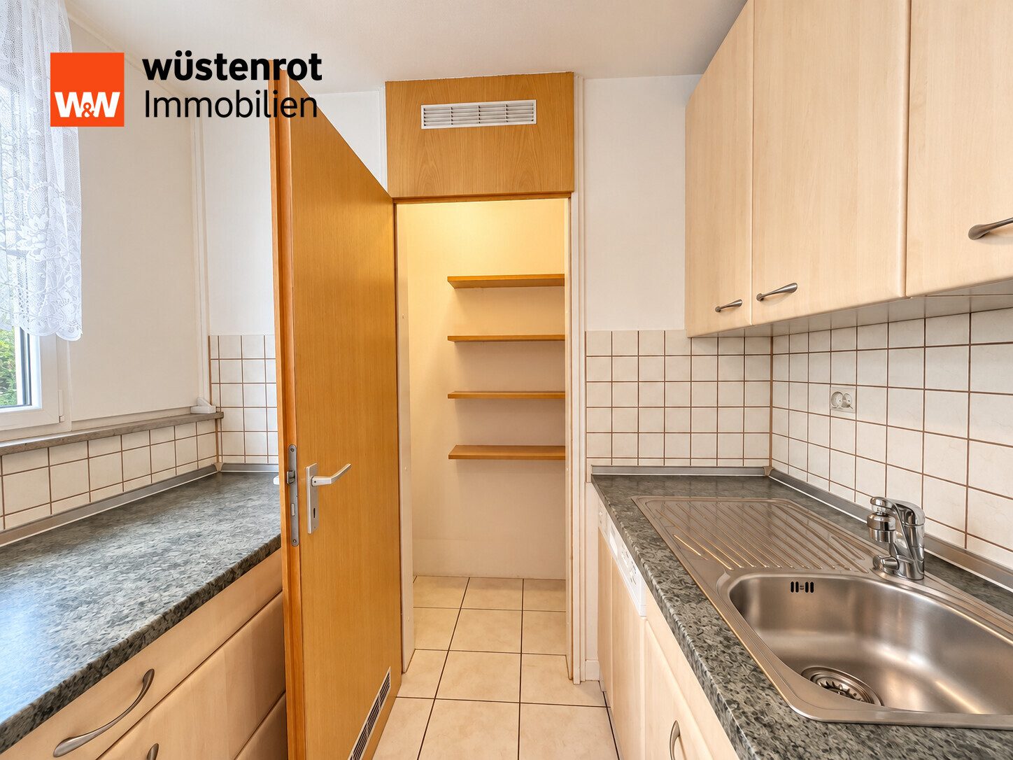 Immobilienangebot - Nürtingen - Alle - Renovierte 3-Zimmer-Wohnung mit zwei Balkonen, Aufzug, Garage und BARRIEREFREI!!