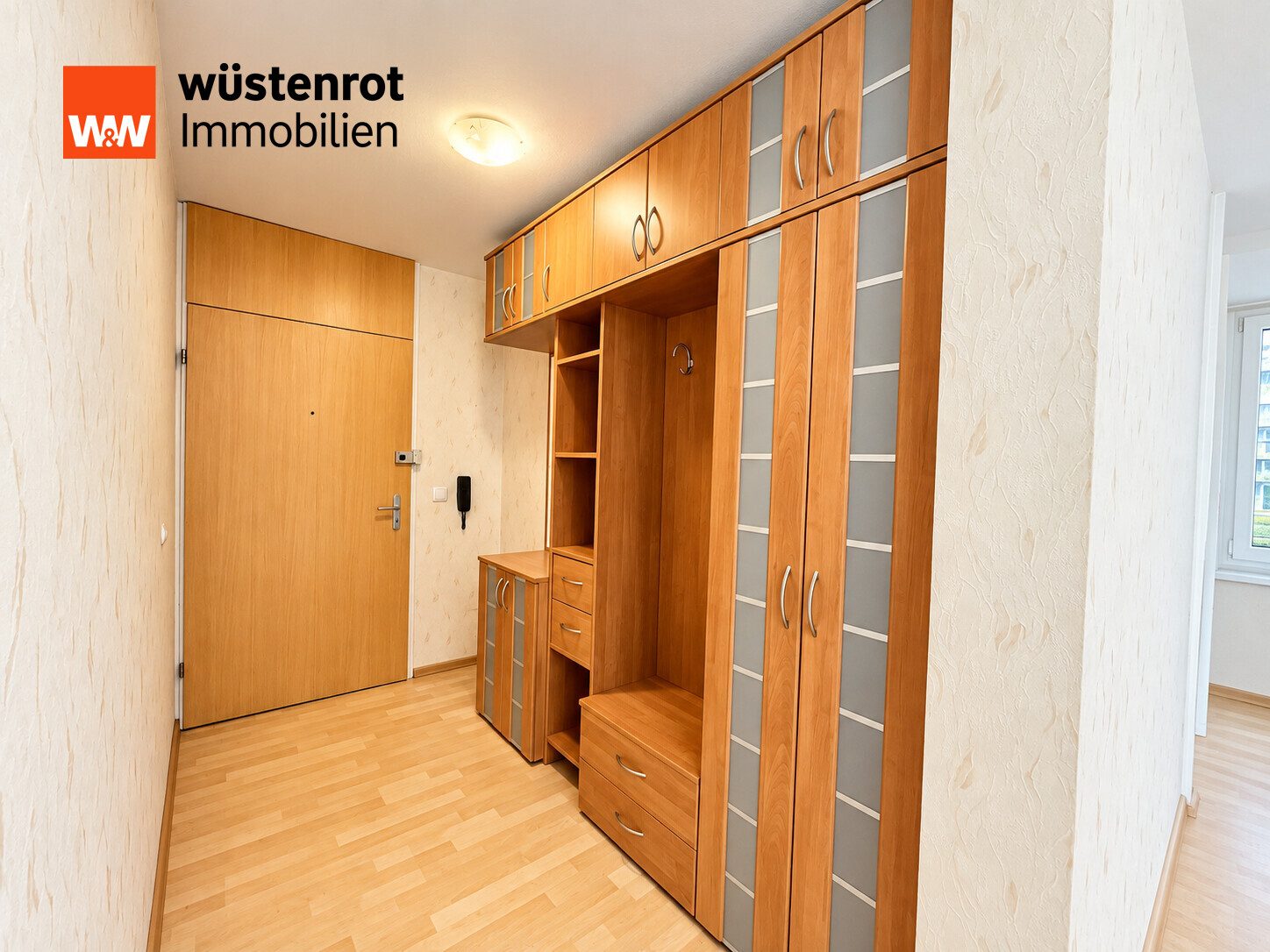 Immobilienangebot - Nürtingen - Alle - Renovierte 3-Zimmer-Wohnung mit zwei Balkonen, Aufzug, Garage und BARRIEREFREI!!