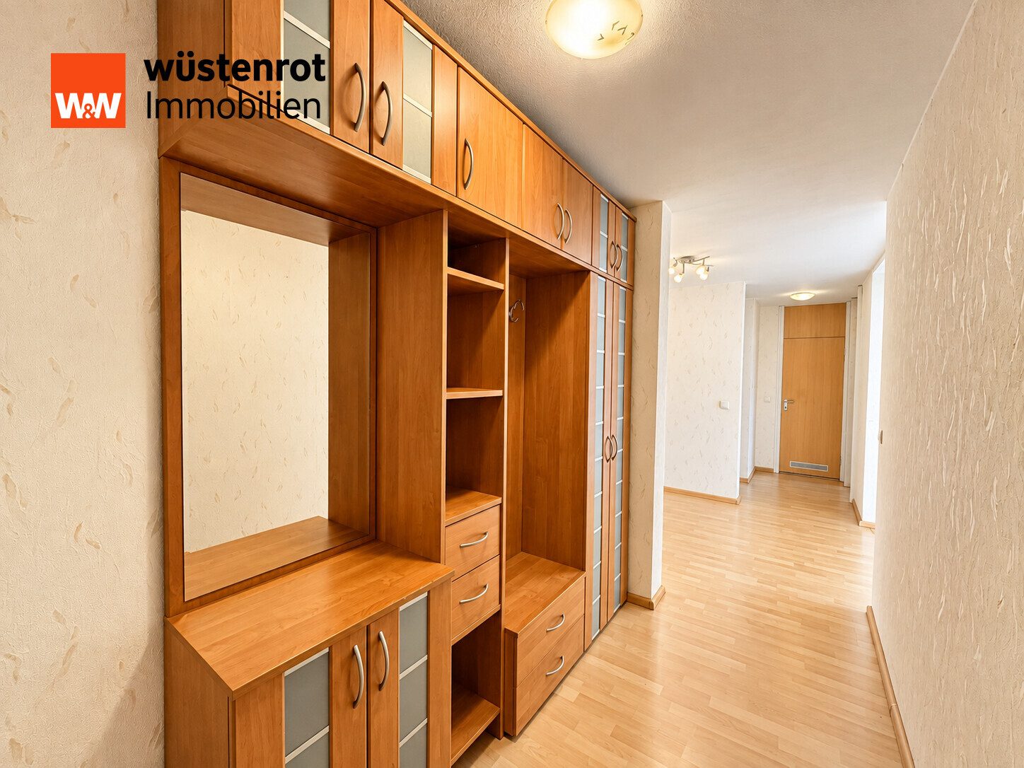 Immobilienangebot - Nürtingen - Alle - Renovierte 3-Zimmer-Wohnung mit zwei Balkonen, Aufzug, Garage und BARRIEREFREI!!