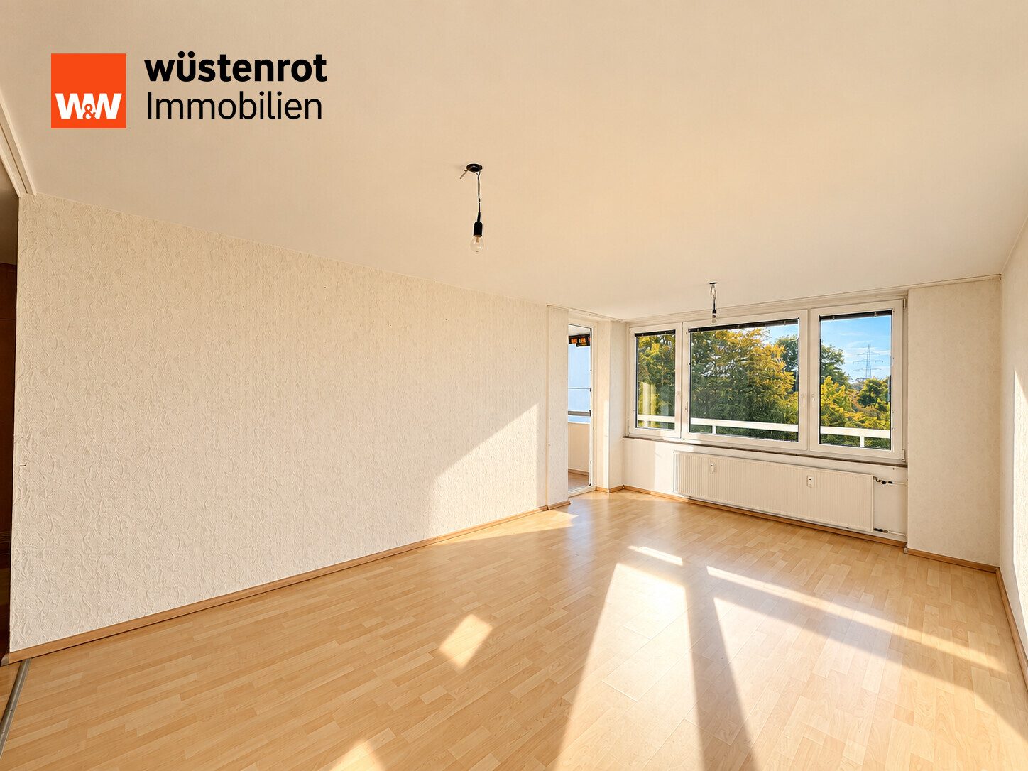 Immobilienangebot - Nürtingen - Alle - Renovierte 3-Zimmer-Wohnung mit zwei Balkonen, Aufzug, Garage und BARRIEREFREI!!
