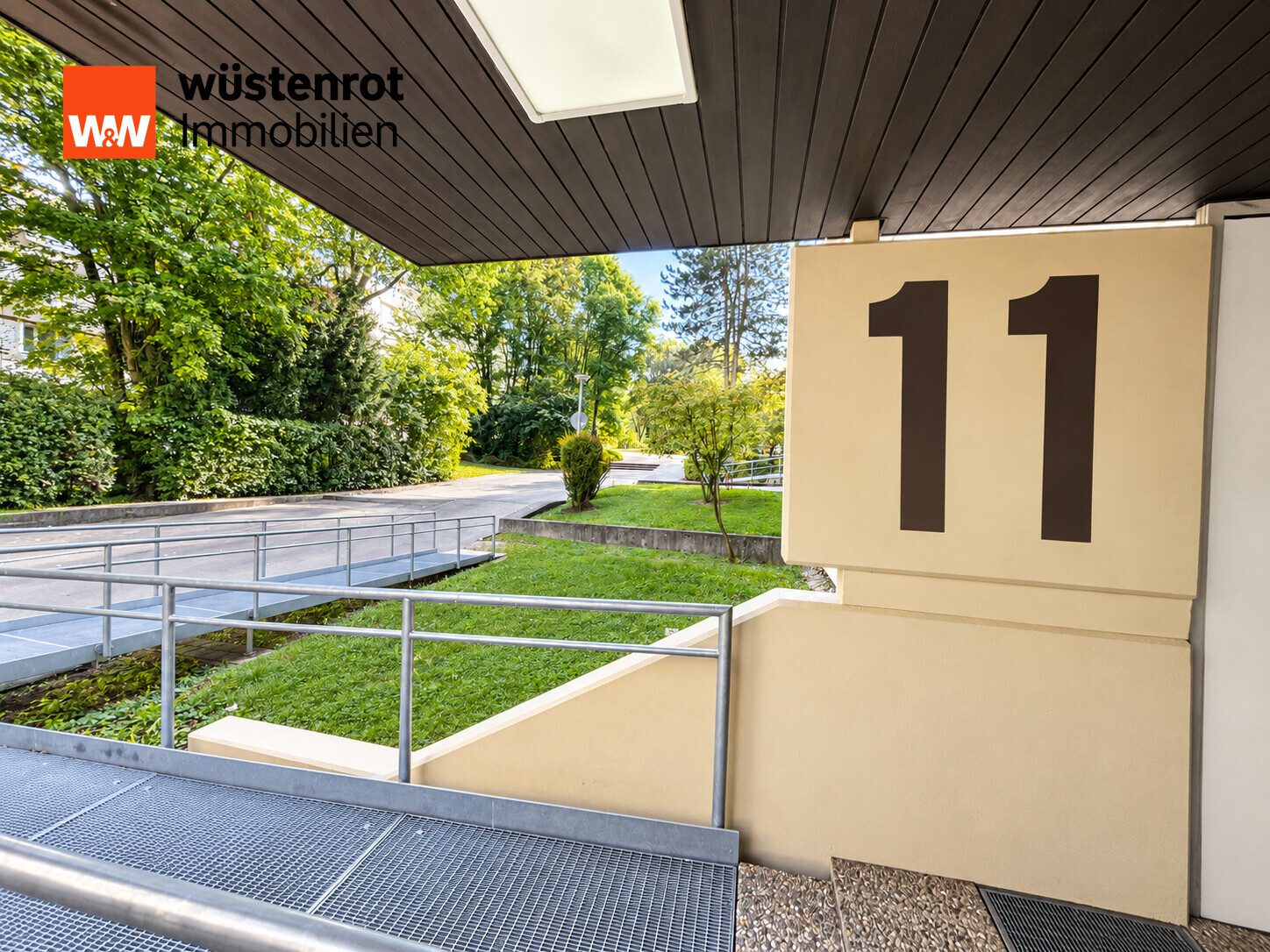 Immobilienangebot - Nürtingen - Alle - Renovierte 3-Zimmer-Wohnung mit zwei Balkonen, Aufzug, Garage und BARRIEREFREI!!