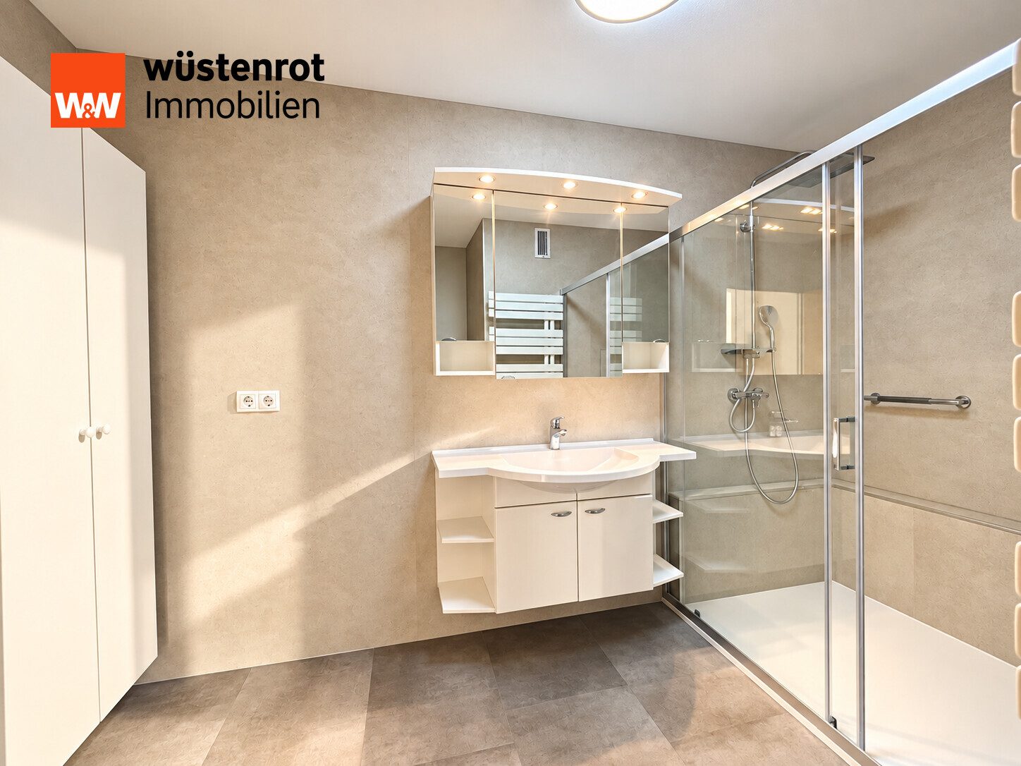 Immobilienangebot - Nürtingen - Alle - Renovierte 3-Zimmer-Wohnung mit zwei Balkonen, Aufzug, Garage und BARRIEREFREI!!