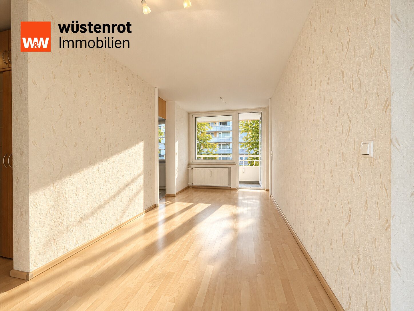 Immobilienangebot - Nürtingen - Alle - Renovierte 3-Zimmer-Wohnung mit zwei Balkonen, Aufzug, Garage und BARRIEREFREI!!