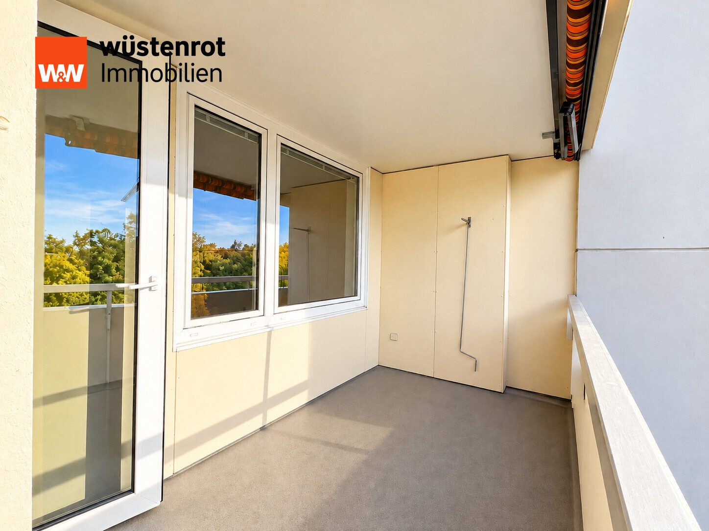 Immobilienangebot - Nürtingen - Alle - Renovierte 3-Zimmer-Wohnung mit zwei Balkonen, Aufzug, Garage und BARRIEREFREI!!