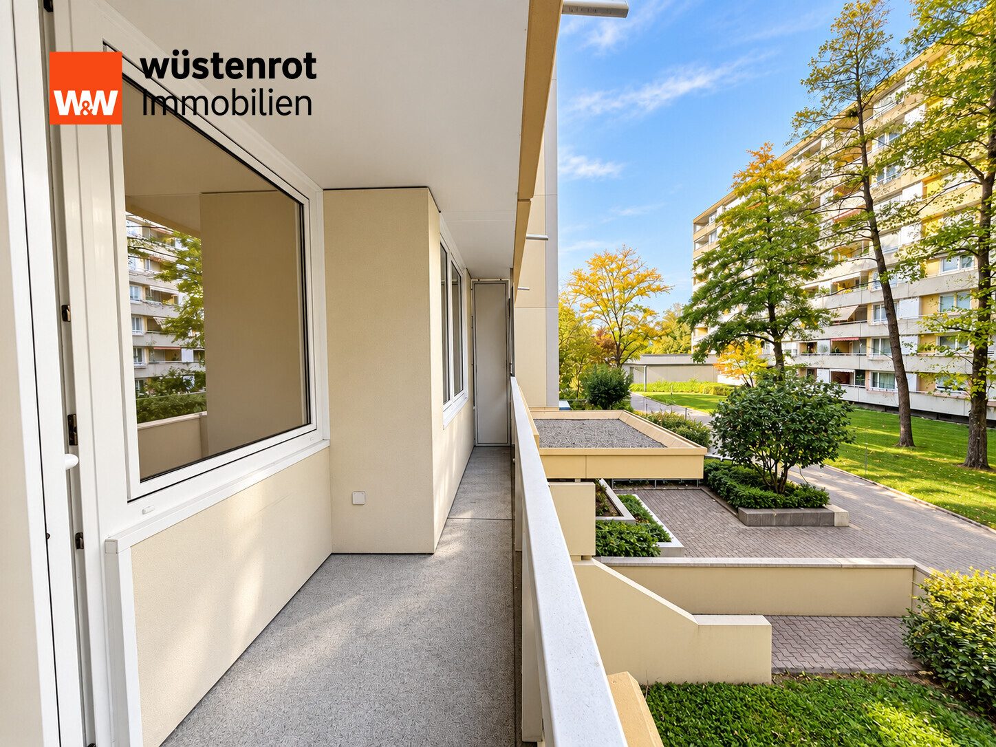 Immobilienangebot - Nürtingen - Alle - Renovierte 3-Zimmer-Wohnung mit zwei Balkonen, Aufzug, Garage und BARRIEREFREI!!