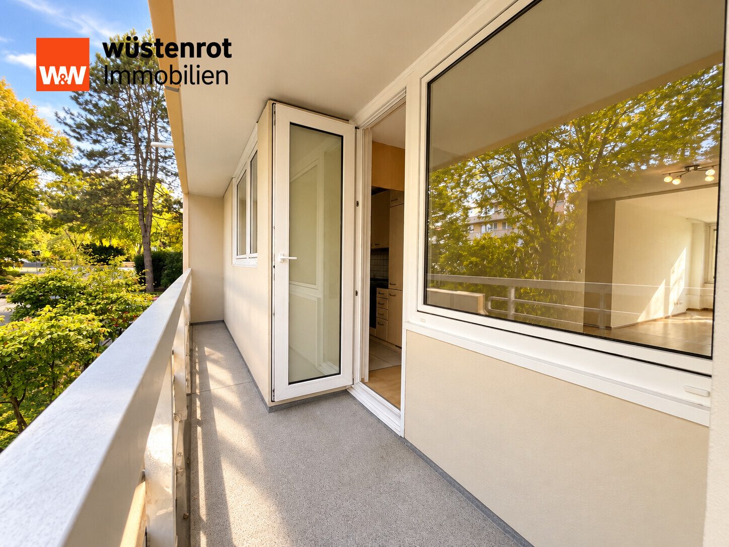 Immobilienangebot - Nürtingen - Alle - Renovierte 3-Zimmer-Wohnung mit zwei Balkonen, Aufzug, Garage und BARRIEREFREI!!