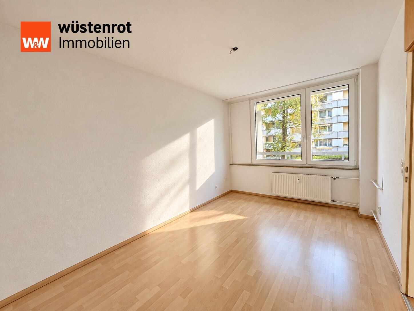 Immobilienangebot - Nürtingen - Alle - Renovierte 3-Zimmer-Wohnung mit zwei Balkonen, Aufzug, Garage und BARRIEREFREI!!