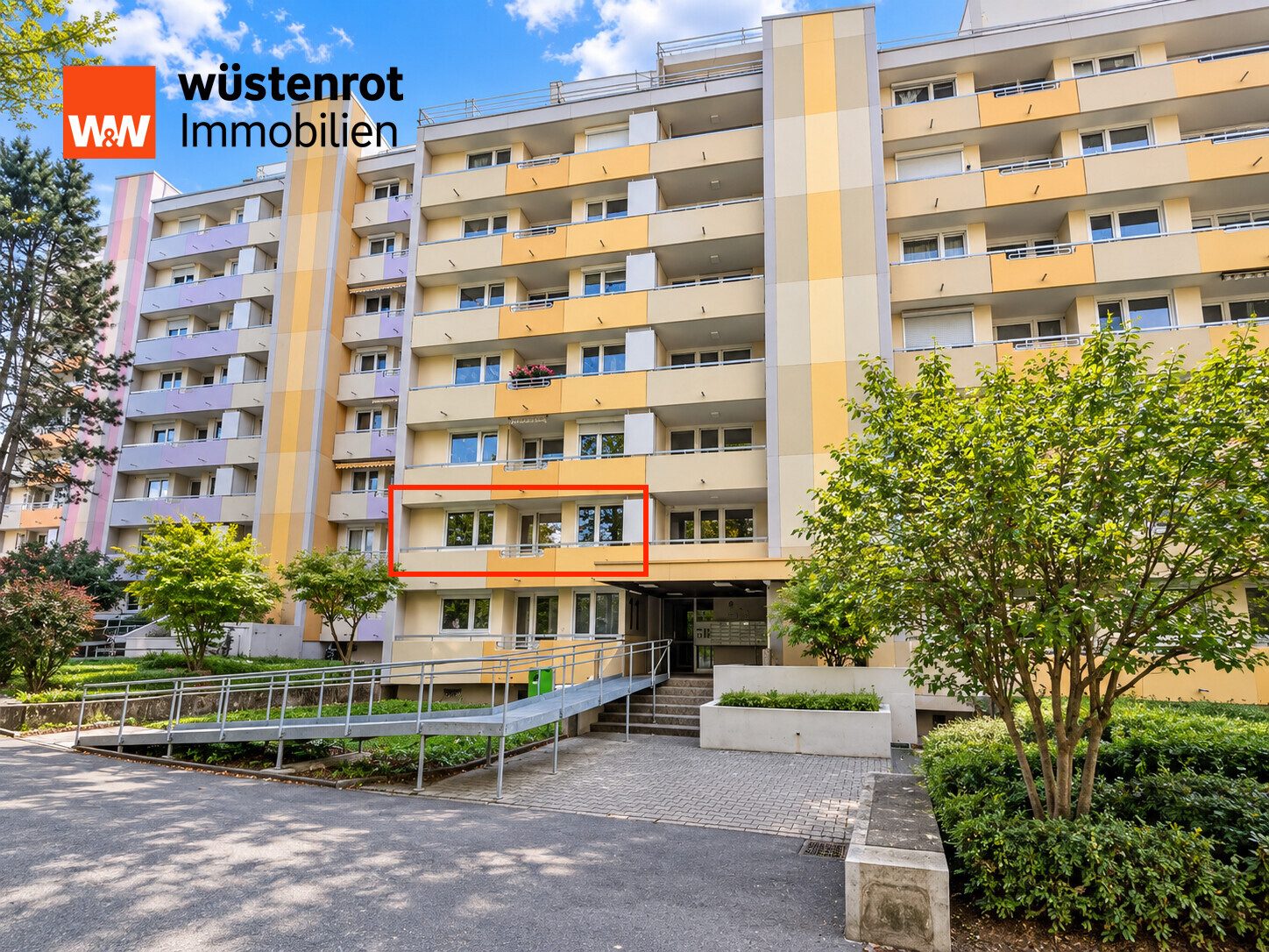 Immobilienangebot - Nürtingen - Alle - Renovierte 3-Zimmer-Wohnung mit zwei Balkonen, Aufzug, Garage und BARRIEREFREI!!