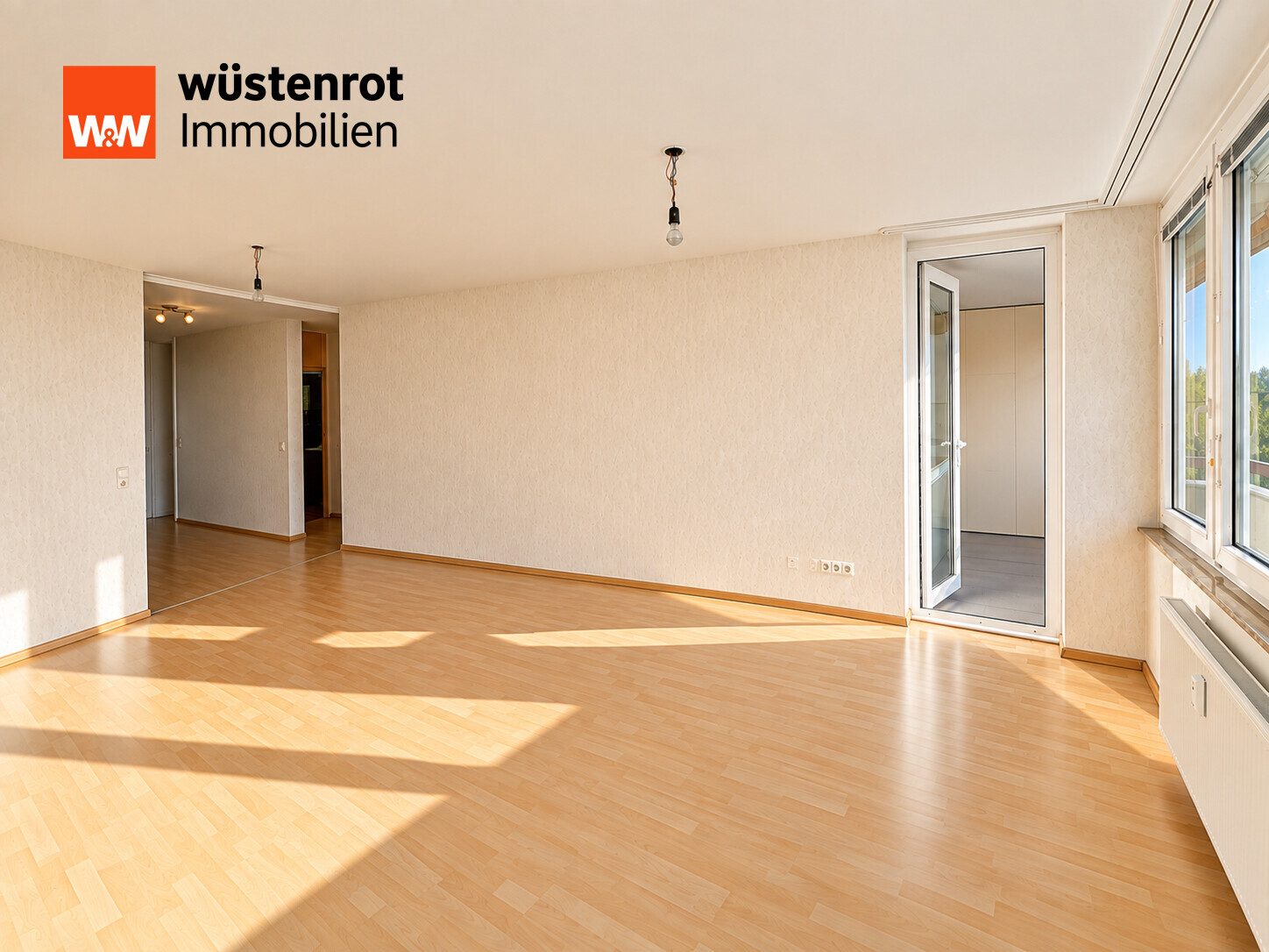 Immobilienangebot - Nürtingen - Alle - Renovierte 3-Zimmer-Wohnung mit zwei Balkonen, Aufzug, Garage und BARRIEREFREI!!