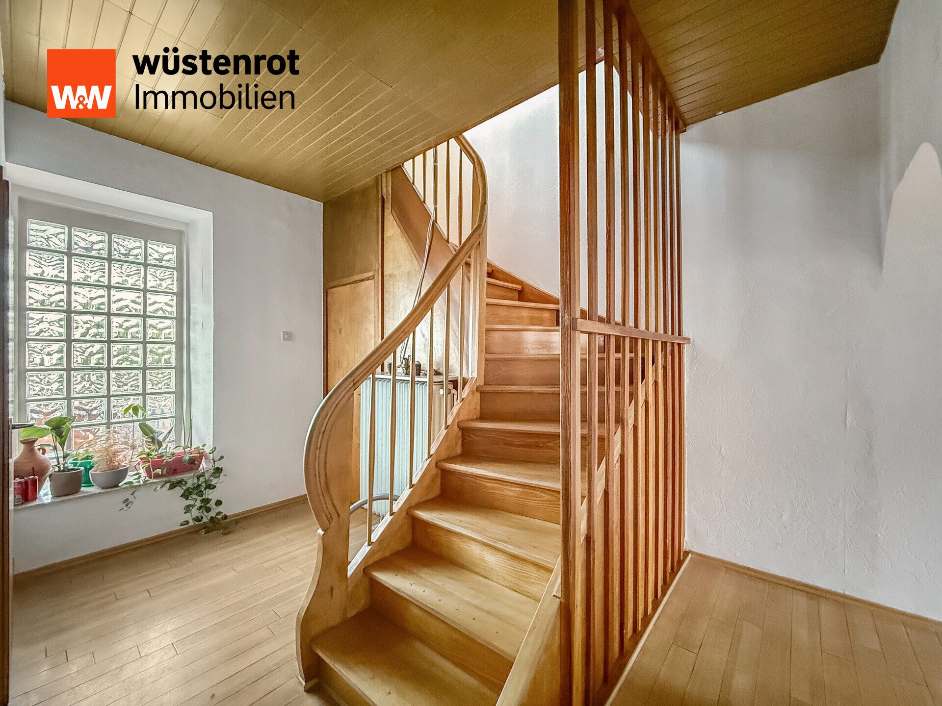 Immobilienangebot - Sankt Ingbert / Rentrisch - Alle - Platz für die ganze Familie – Doppelhaushälfte mit 8 Zimmern und Balkon in St. Ingbert-Rentrisch