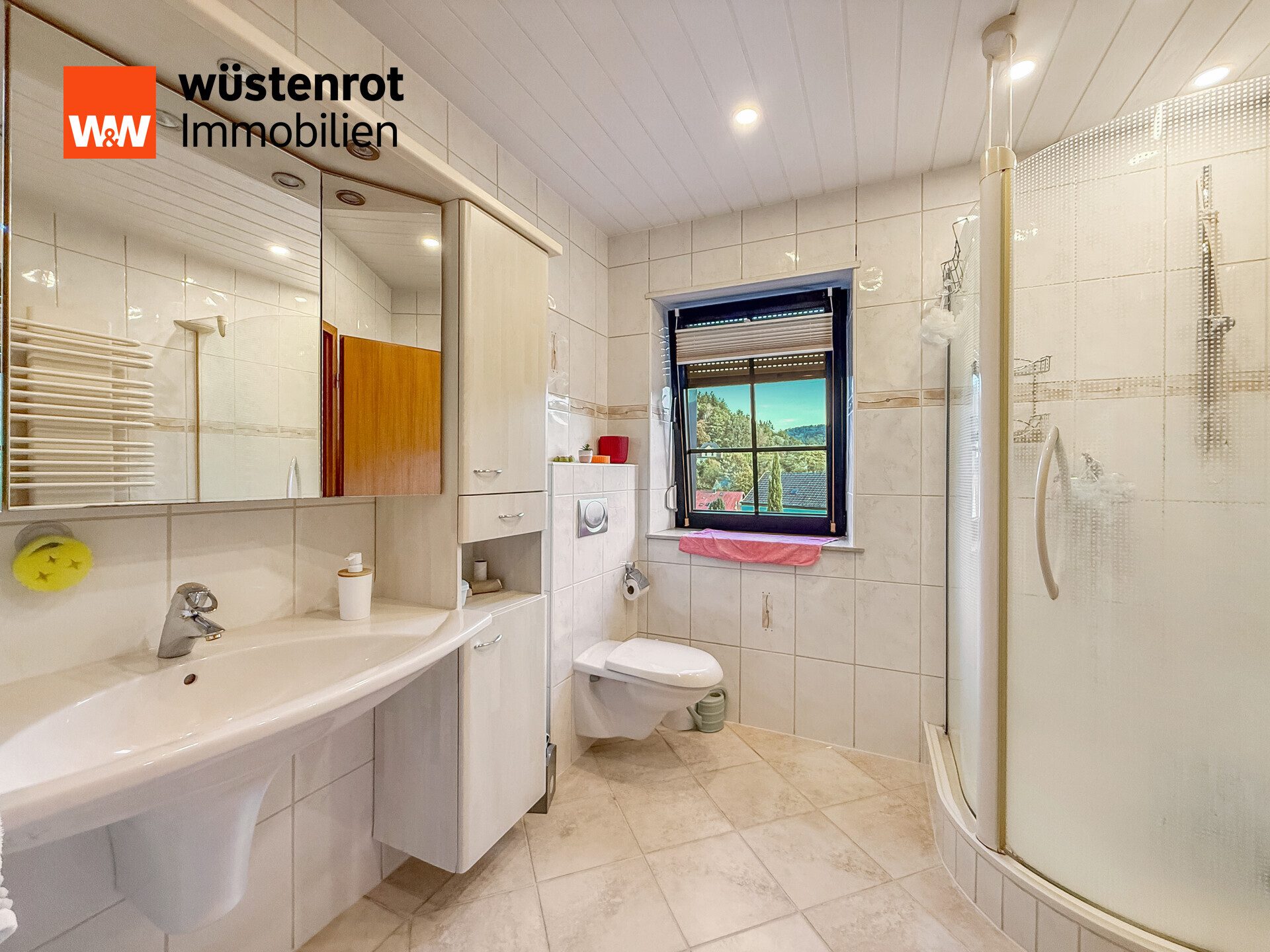 Immobilienangebot - Sankt Ingbert / Rentrisch - Alle - Platz für die ganze Familie – Doppelhaushälfte mit 8 Zimmern und Balkon in St. Ingbert-Rentrisch