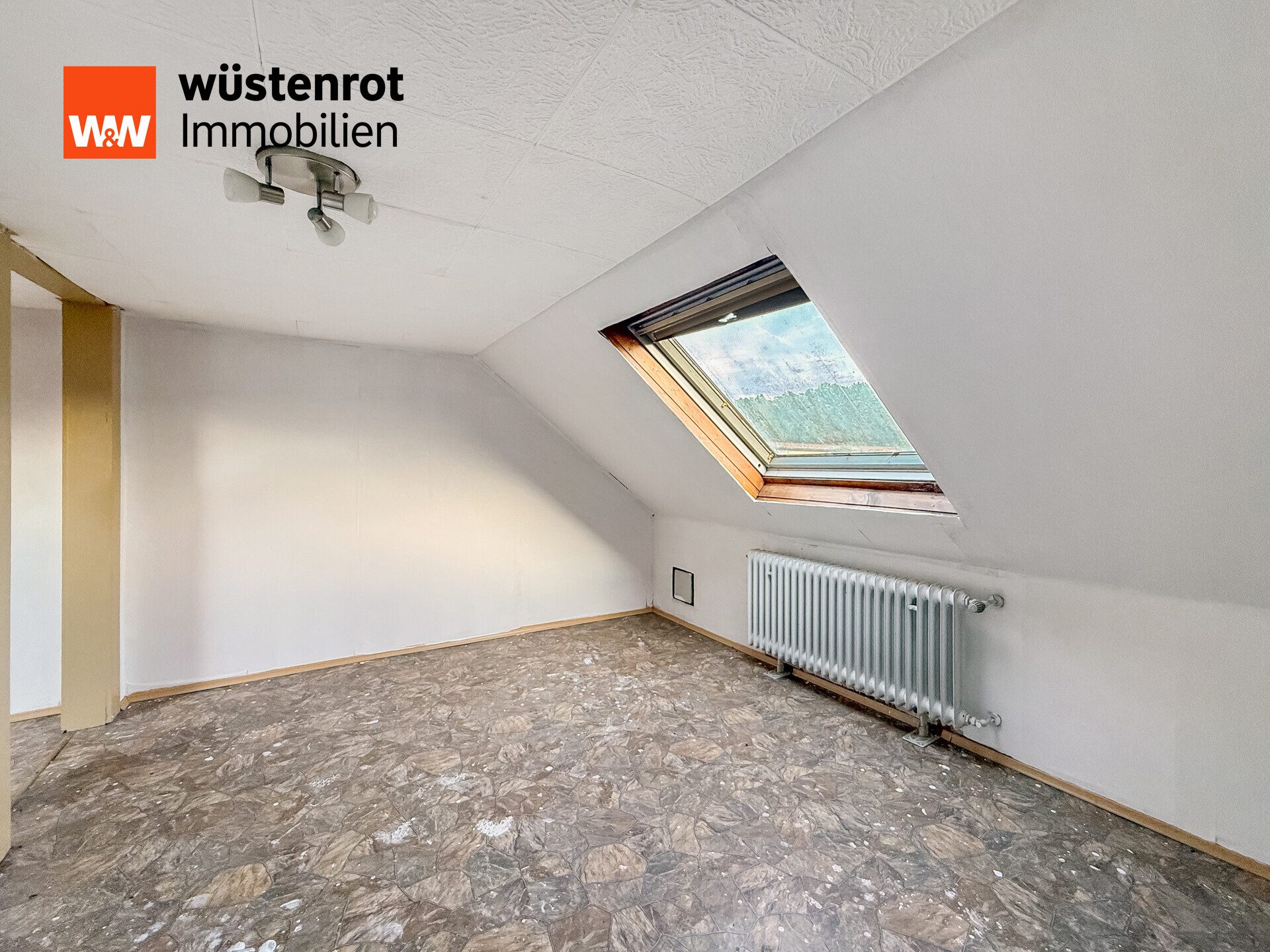 Immobilienangebot - Sankt Ingbert / Rentrisch - Alle - Platz für die ganze Familie – Doppelhaushälfte mit 8 Zimmern und Balkon in St. Ingbert-Rentrisch