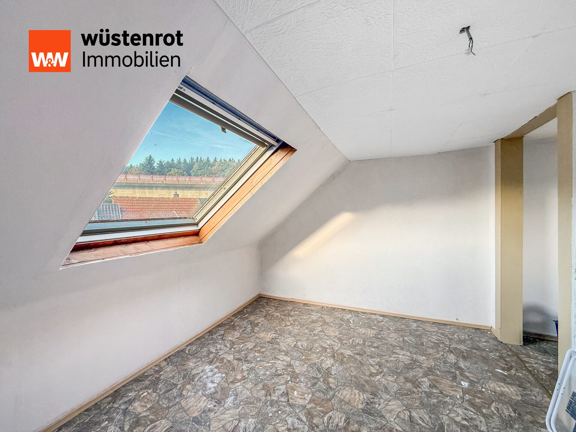 Immobilienangebot - Sankt Ingbert / Rentrisch - Alle - Platz für die ganze Familie – Doppelhaushälfte mit 8 Zimmern und Balkon in St. Ingbert-Rentrisch