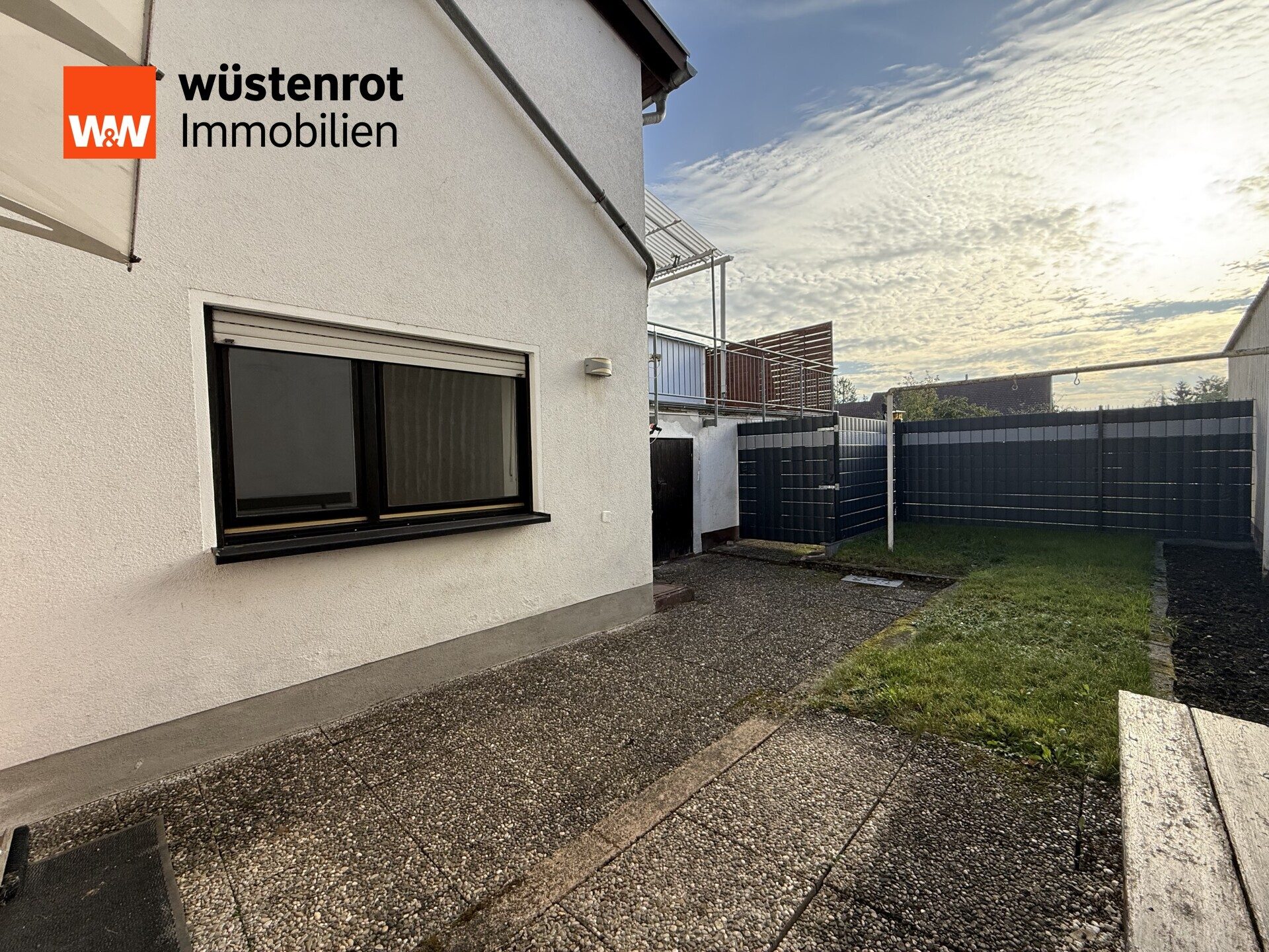 Immobilienangebot - Rehlingen-Siersburg - Alle - Reihenmittelhaus mit 6 Zimmern, Terrasse und Stellplatz in Rehlingen-Siersburg zur Miete