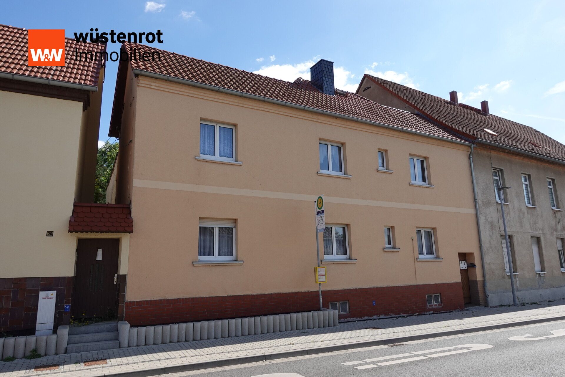 Hausansicht Immobilienangebot - Teutschenthal - Alle - Angebotsverfahren – Vielseitig nutzbares Haus mit 2 Wohneinheiten, Garten und überdachter Sitzecke