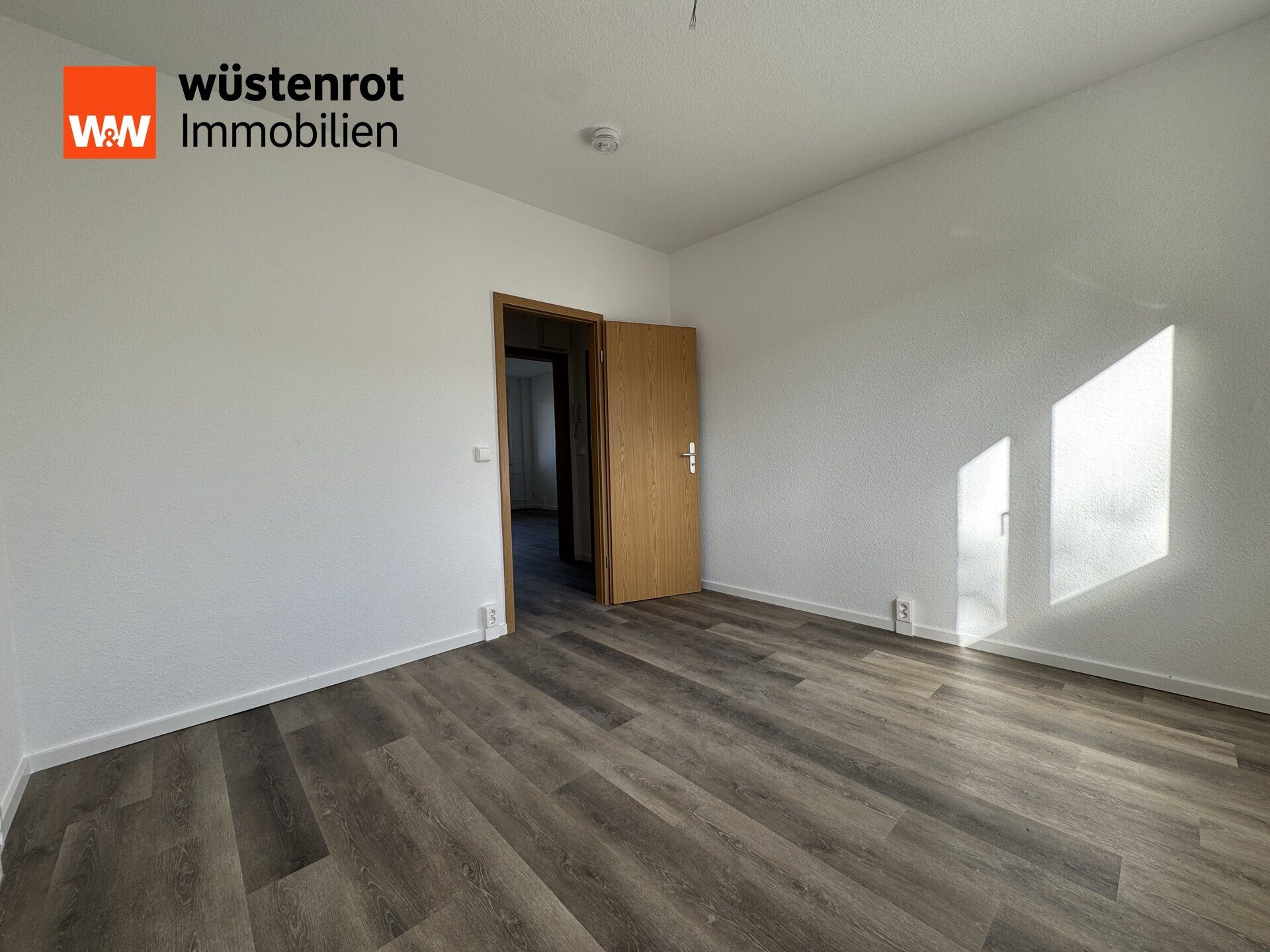Immobilienangebot - Stralsund / Knieper West - Alle - Anfragestop! Frisch renoviert, modernisiertes Bad und eigener Balkon