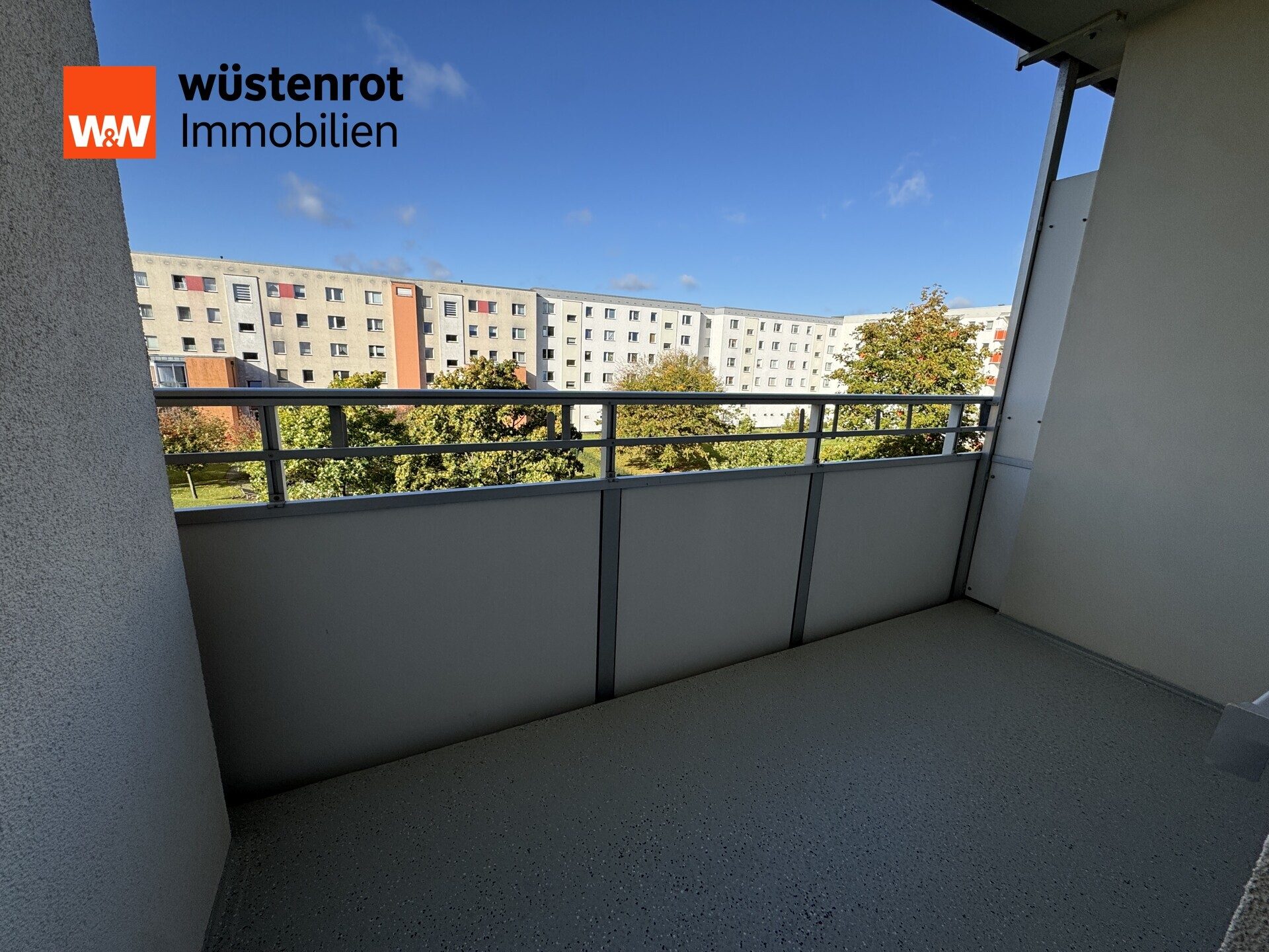 Immobilienangebot - Stralsund / Knieper West - Alle - Anfragestop! Frisch renoviert, modernisiertes Bad und eigener Balkon
