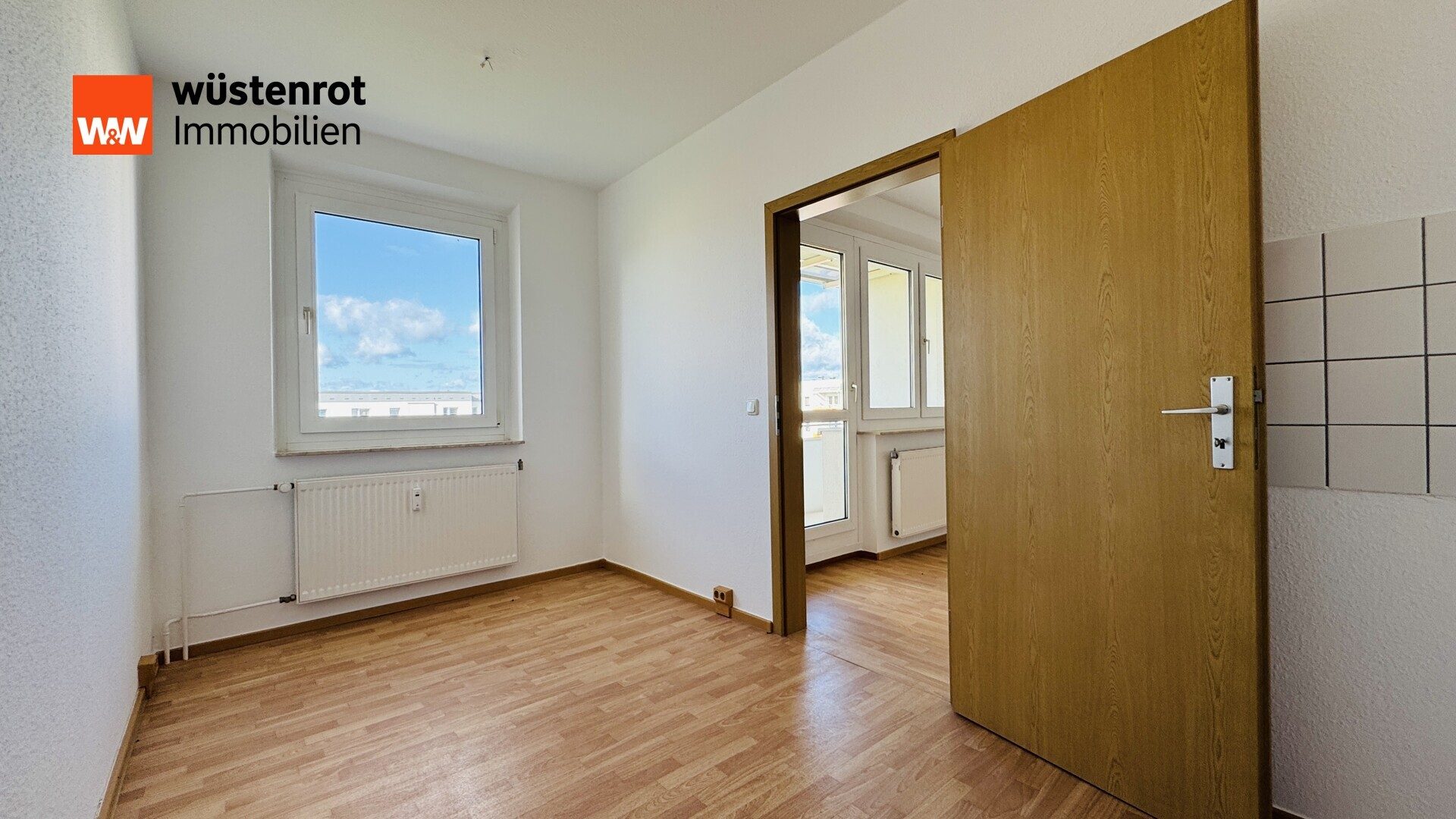 Immobilienangebot - Stralsund / Knieper West - Alle - Anfragestop!  Frisch renoviert mit Balkon – Ihr neues Zuhause zum attraktiven Mietpreis!