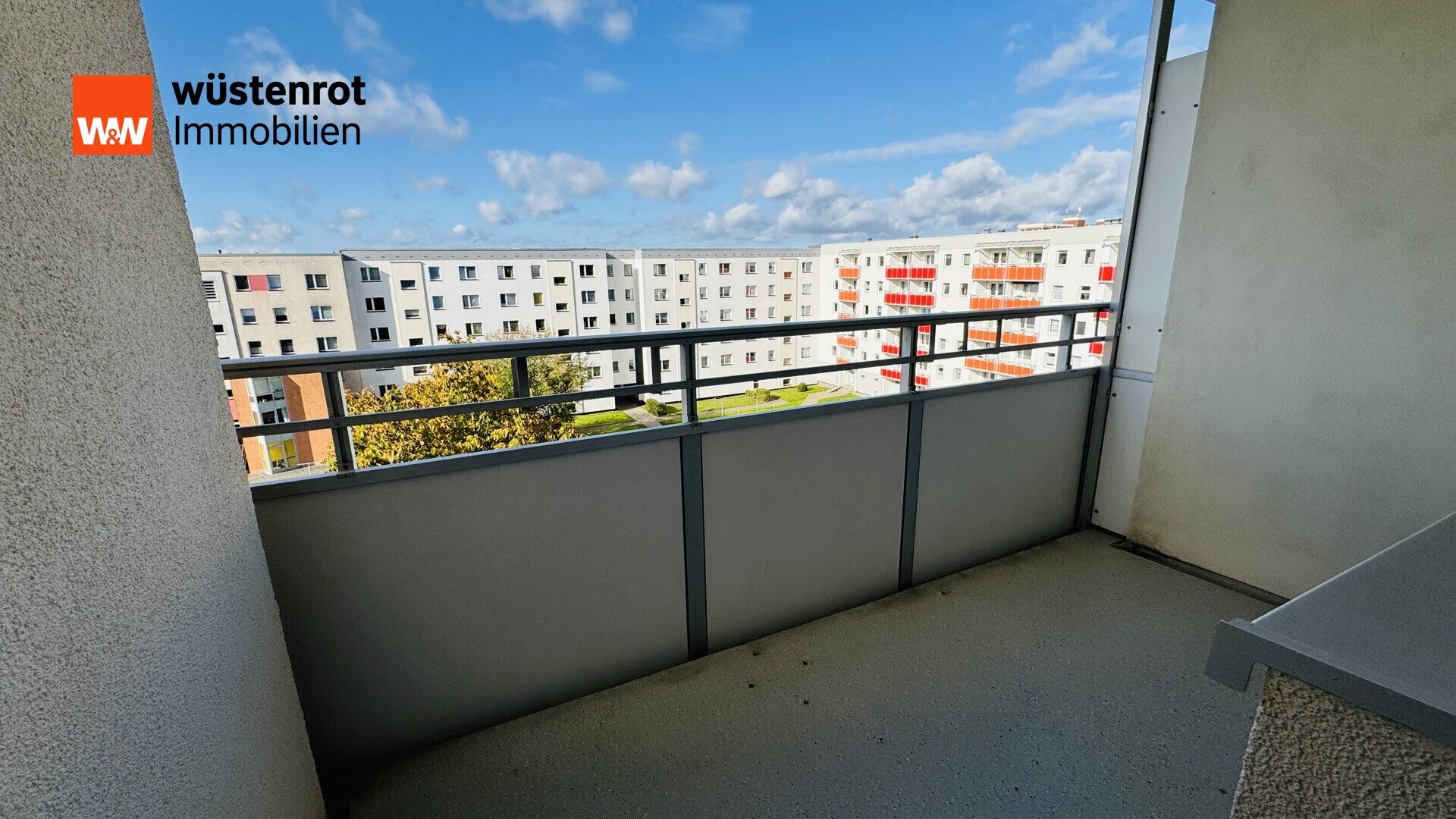 Immobilienangebot - Stralsund / Knieper West - Alle - Anfragestop!  Frisch renoviert mit Balkon – Ihr neues Zuhause zum attraktiven Mietpreis!