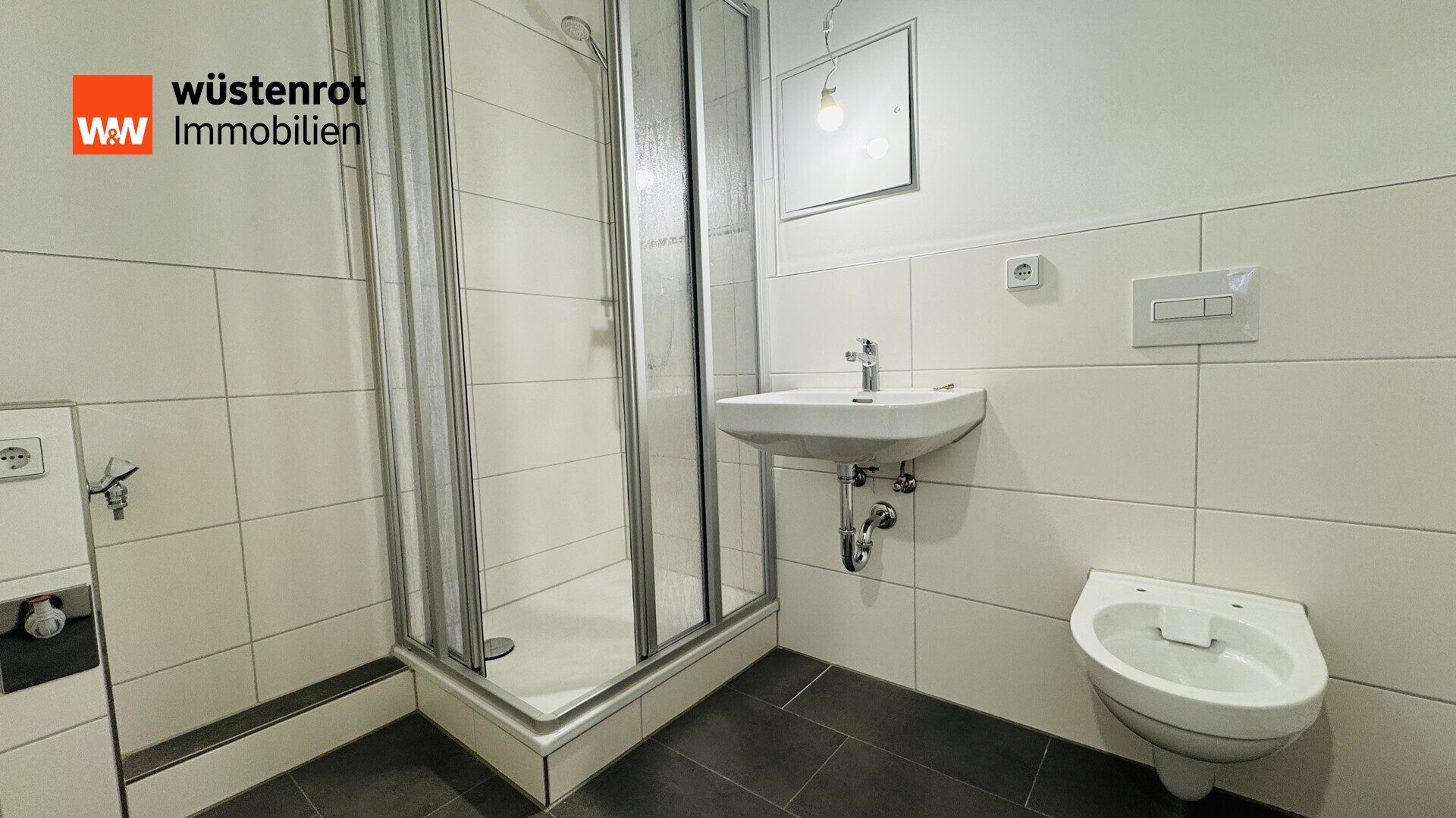 Immobilienangebot - Stralsund / Knieper West - Alle - Frisch modernisiert, mit Balkon und moderner Ausstattung – Ihr neues Zuhause in Stralsund!