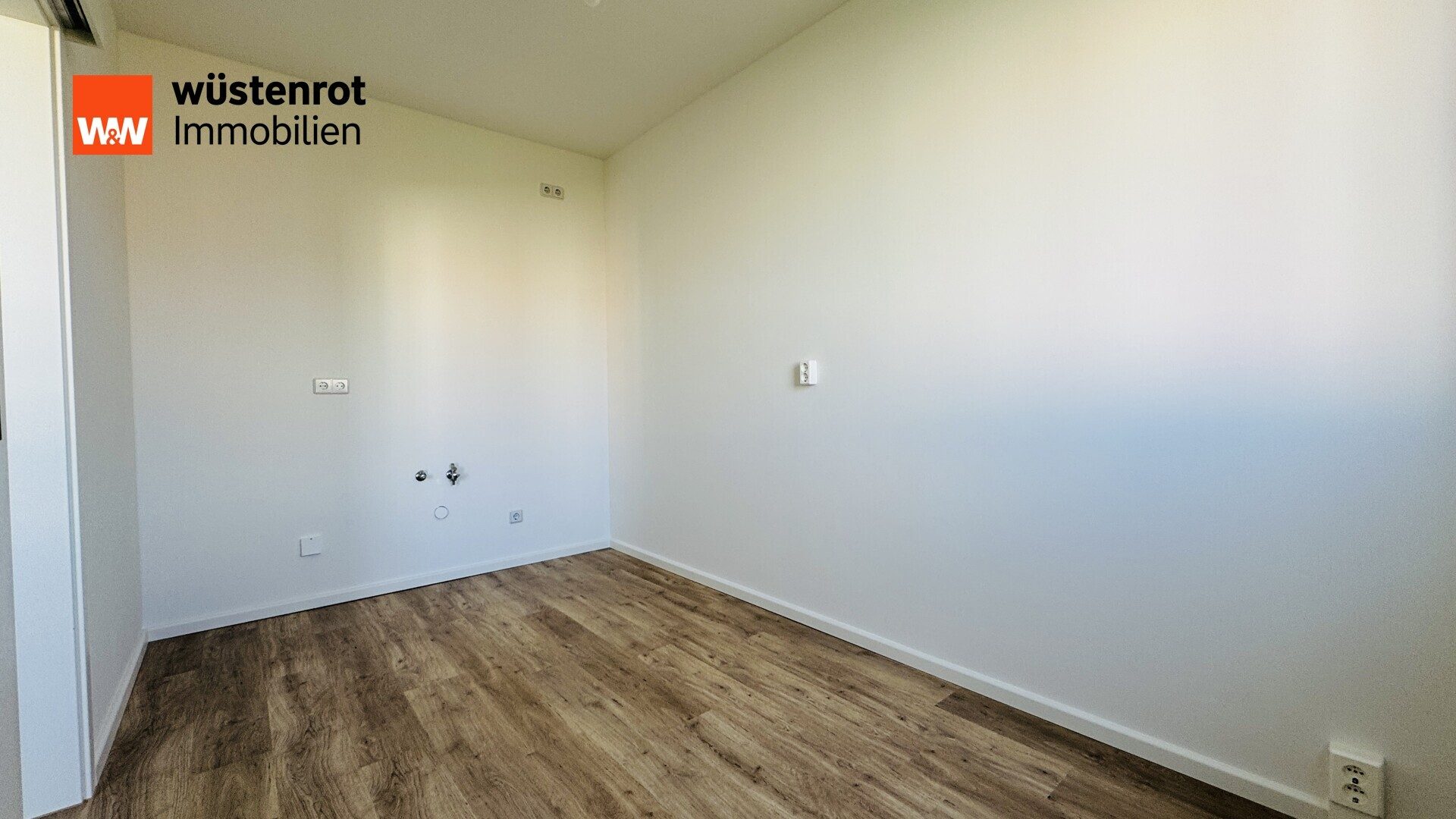 Immobilienangebot - Stralsund / Knieper West - Alle - Frisch modernisiert, mit Balkon und moderner Ausstattung – Ihr neues Zuhause in Stralsund!
