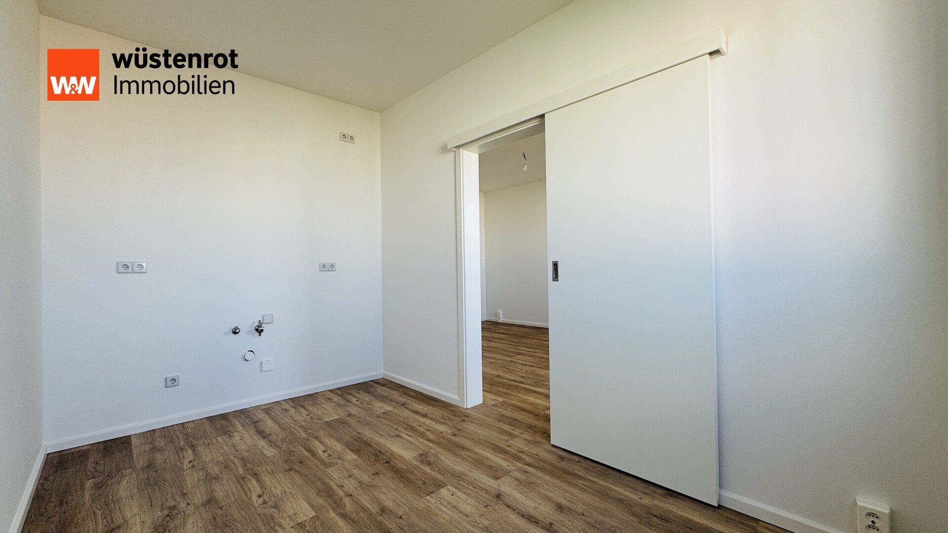 Immobilienangebot - Stralsund / Knieper West - Alle - Anfragestop!  Frisch modernisiert mit Balkon und zeitgemäßer Ausstattung