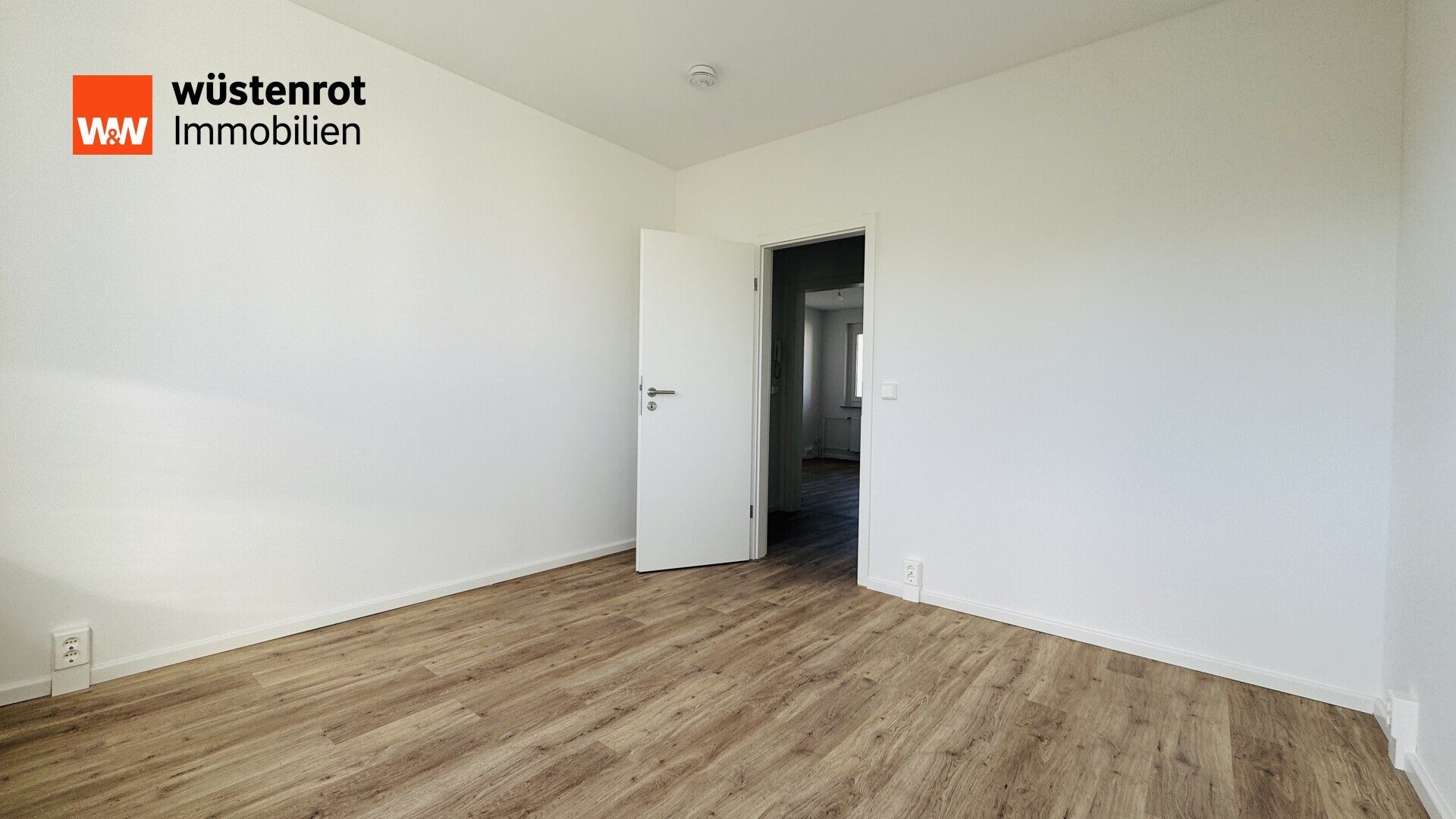 Immobilienangebot - Stralsund / Knieper West - Alle - Anfragestop!  Frisch modernisiert mit Balkon und zeitgemäßer Ausstattung