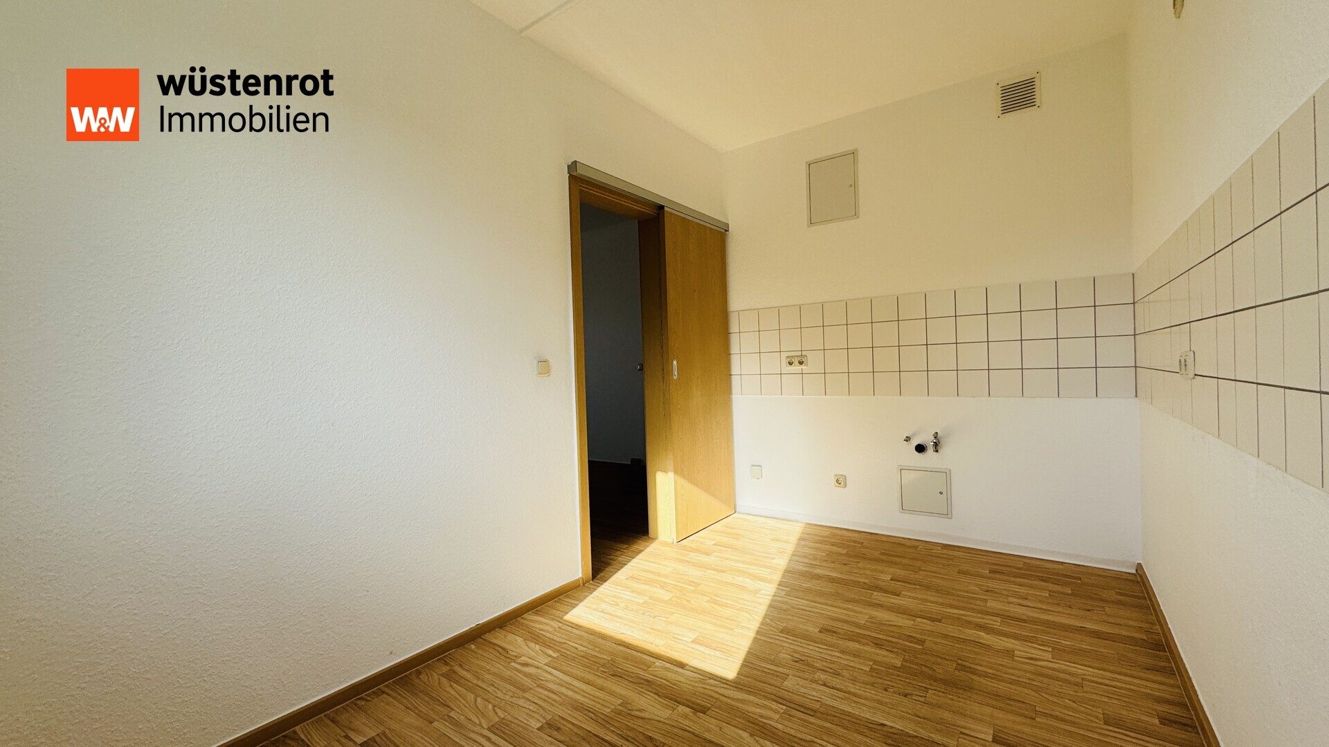 Immobilienangebot - Stralsund / Knieper West - Alle - Drei Zimmer, frisch renoviert und mit Balkon – Mehr Platz für Ihr neues Zuhause!
