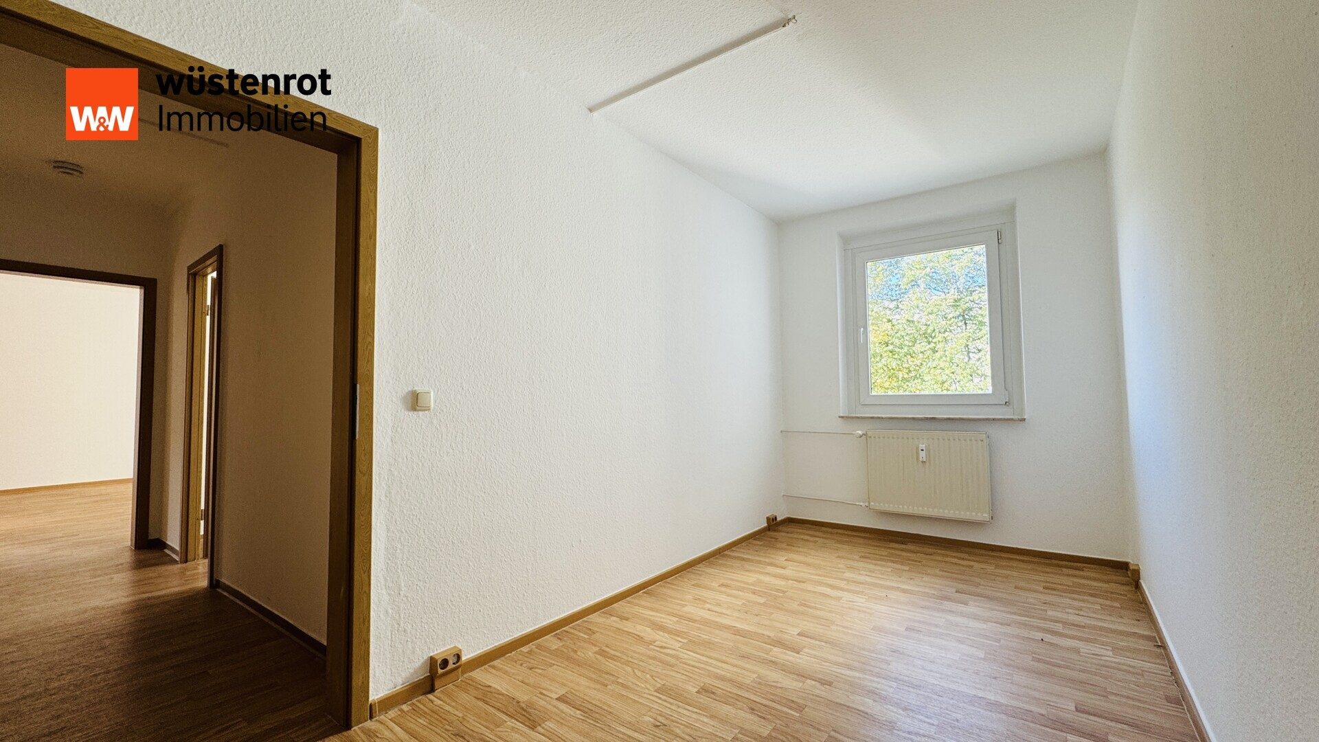 Immobilienangebot - Stralsund / Knieper West - Alle - Drei Zimmer, frisch renoviert und mit Balkon – Mehr Platz für Ihr neues Zuhause!