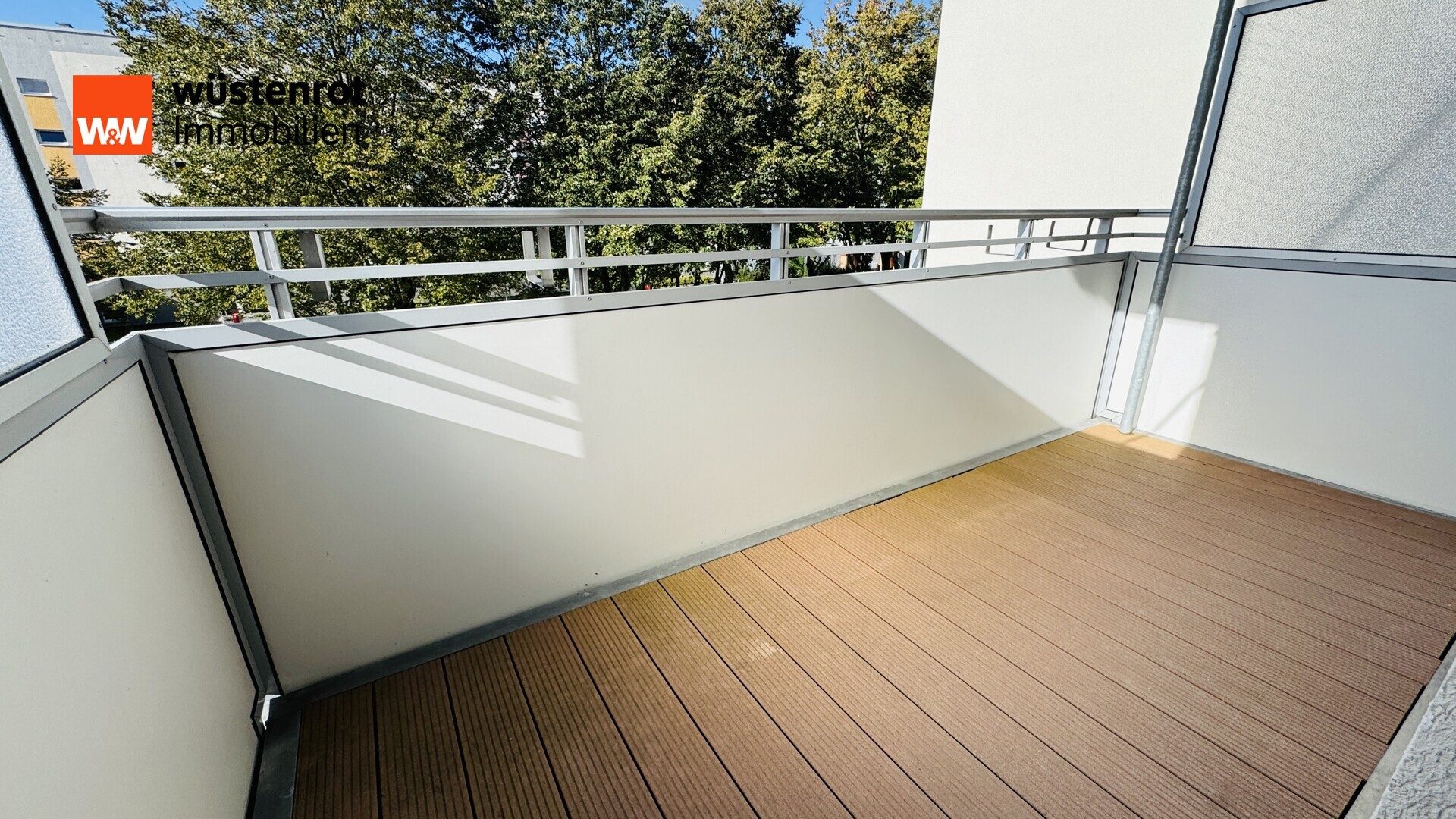 Immobilienangebot - Stralsund / Knieper West - Alle - Drei Zimmer, frisch renoviert und mit Balkon – Mehr Platz für Ihr neues Zuhause!