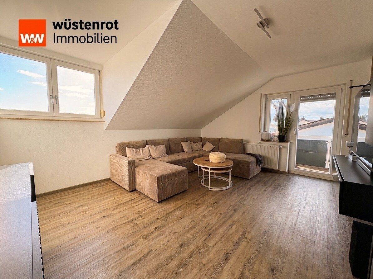 Wohnzimmer Immobilienangebot - Pforzheim / Eutingen an der Enz - Alle - Attraktives, voll vermietetes 3-Familienhaus mit Ausbaupotenzial und großzügigem Grundstück