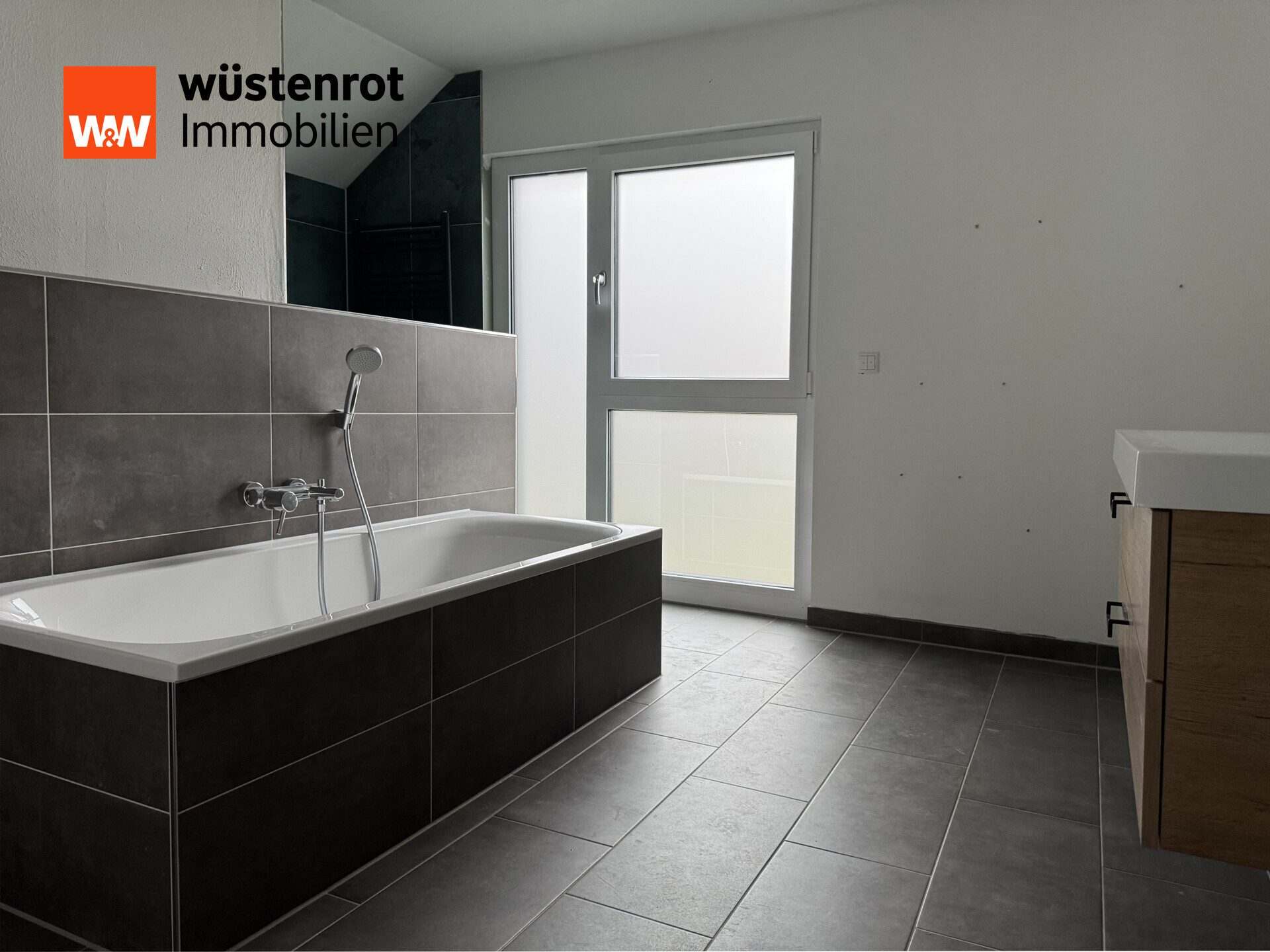 Immobilienangebot - Oberndorf am Neckar / Altoberndorf - Alle - Modernes Familienglück – großzügiges Wohnen mit Einliegerwohnung und Energieklasse A+