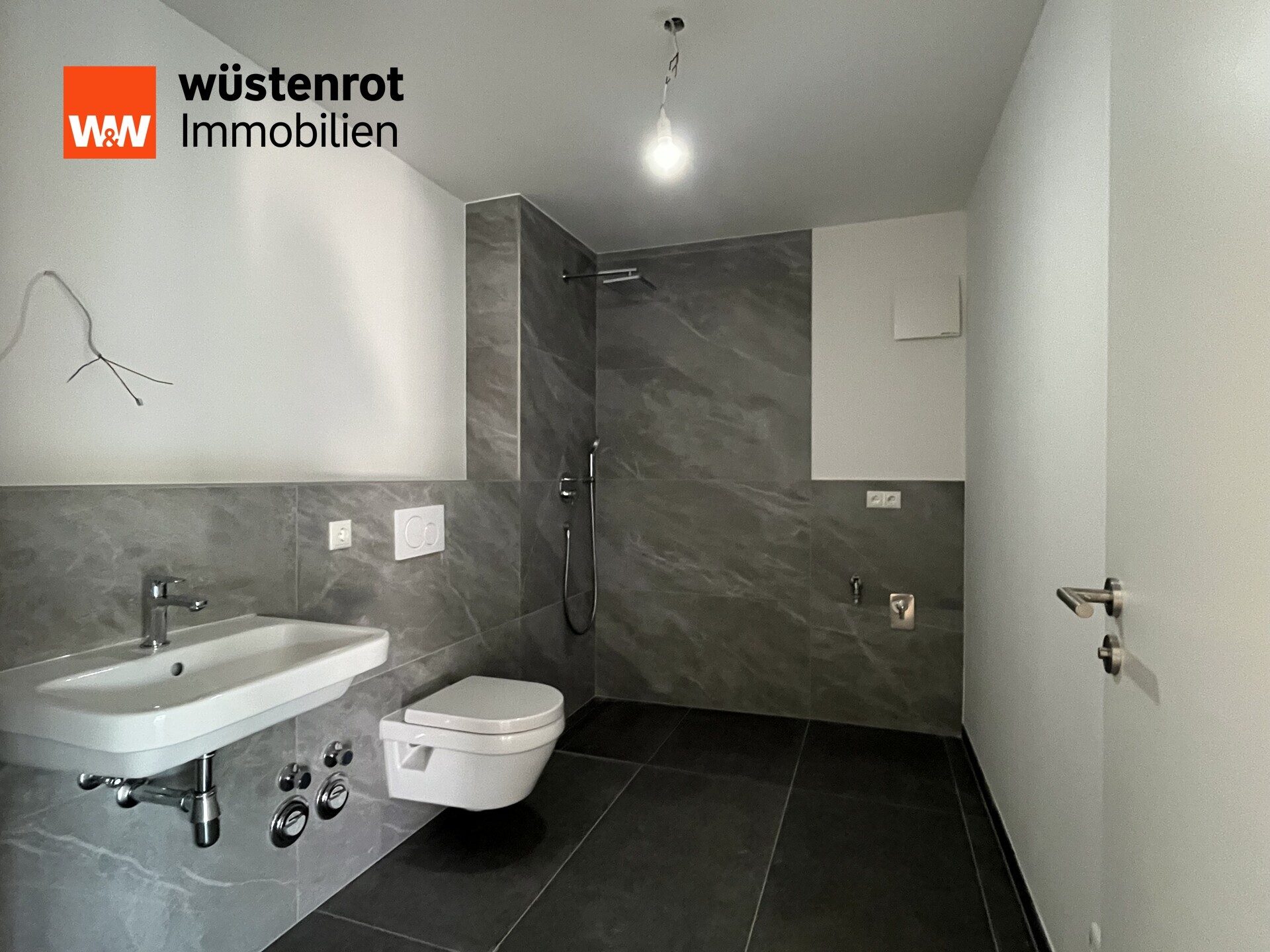 Immobilienangebot - Oberursel - Alle - Erstbezug im KfW-40-Haus: Moderne 3-Zimmer-Wohnung mit Balkon und Terrasse I Fußbodenheiz. I Parkett