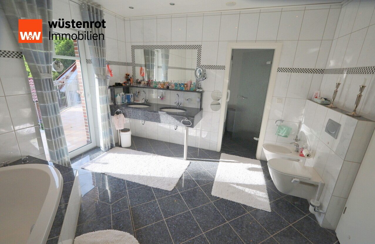 Immobilienangebot - Friesoythe / Ahrensdorf - Alle - Wohnen direkt am Küstenkanal! EFH mit ELW und vielen Highlights auf großem Grundstück