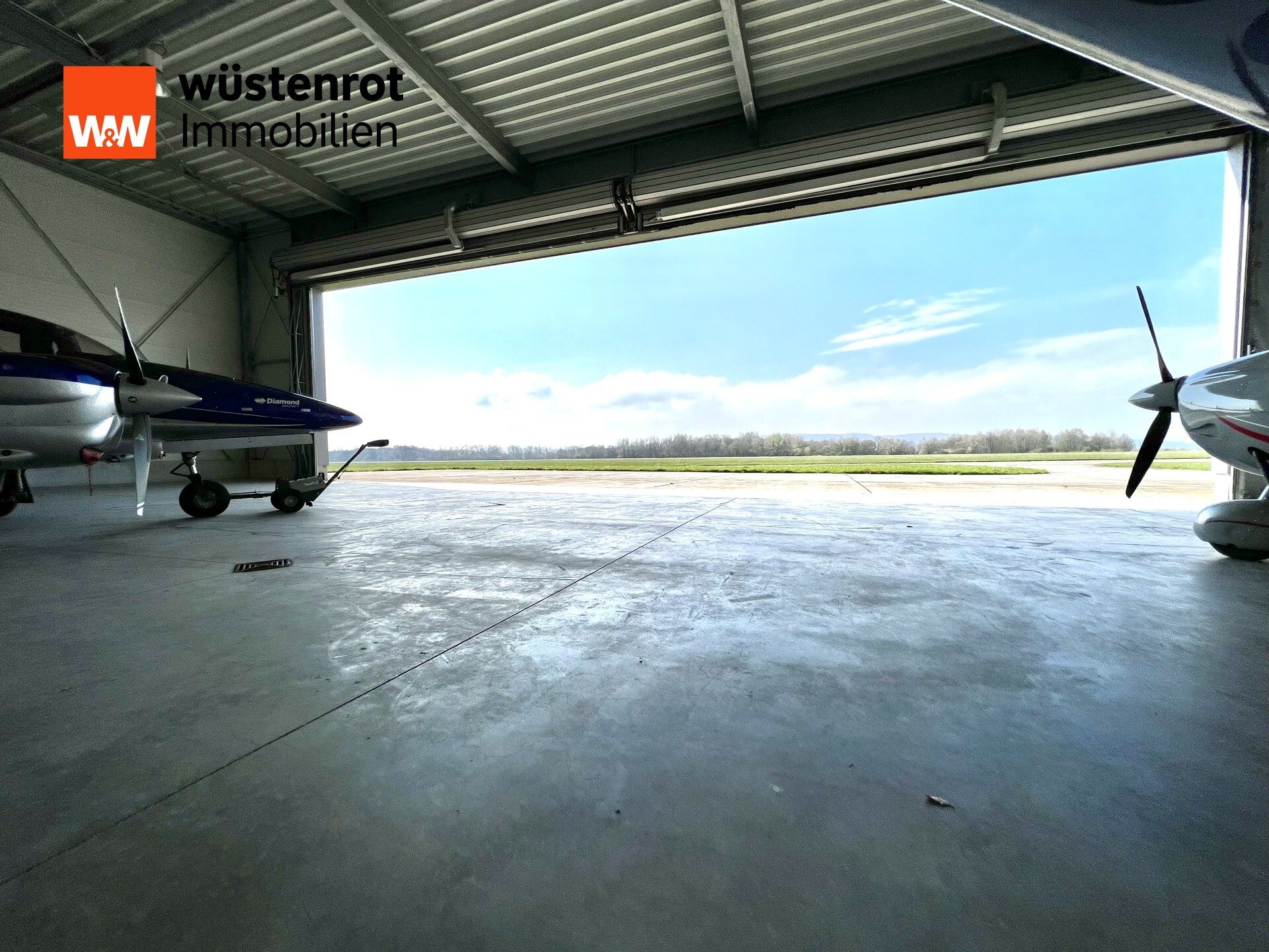 Immobilienangebot - Hörselberg-Hainich - Alle - Im Herzen Deutschlands & Europas - Exklusiver Flugzeughangar mit vielfältigen Nutzungsmöglichkeiten