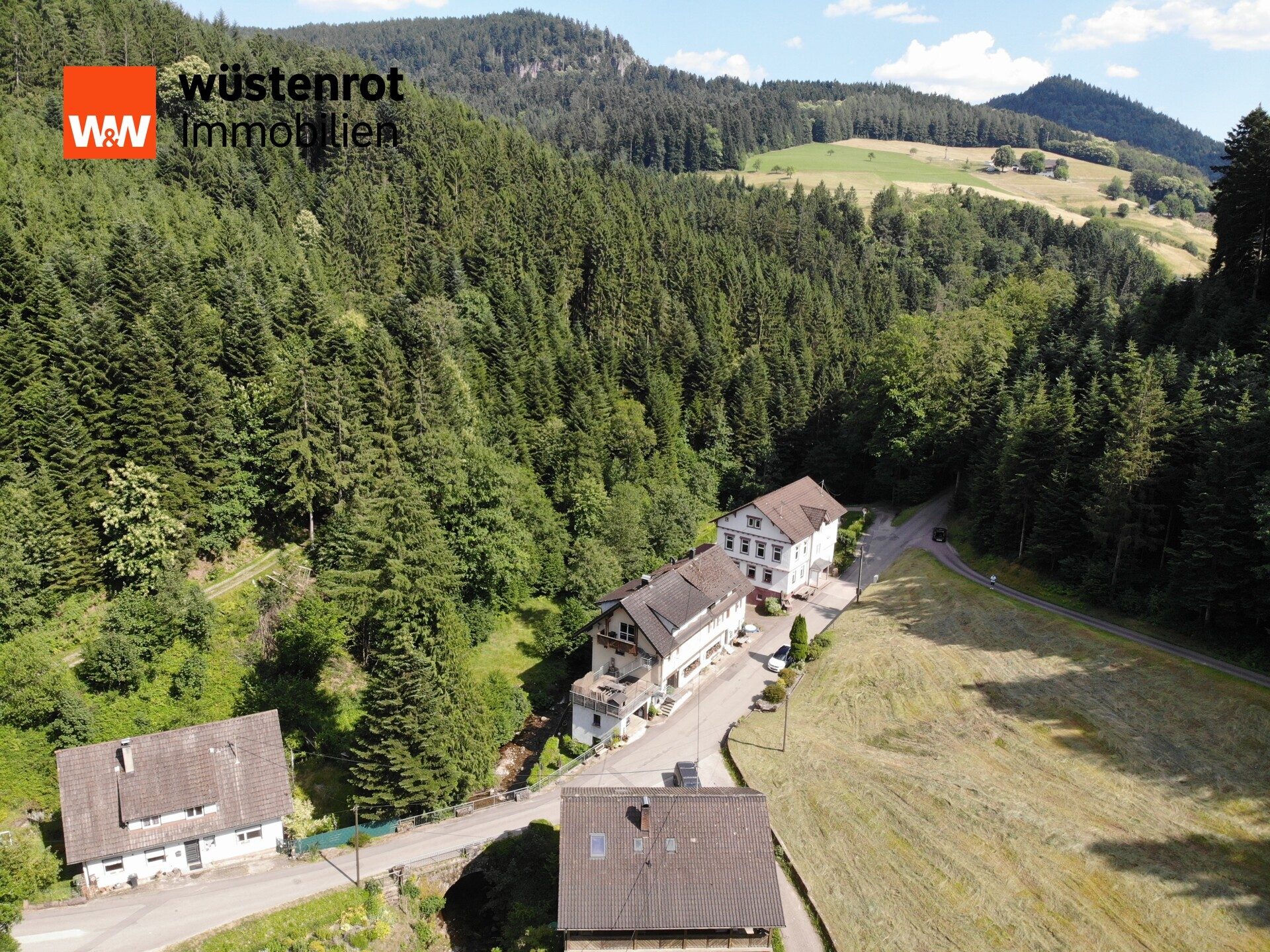 Immobilienangebot - Oppenau - Alle - Großzügiges Wohnhaus im Aussenbereich.
Viele Nutzungsmöglichkeiten
