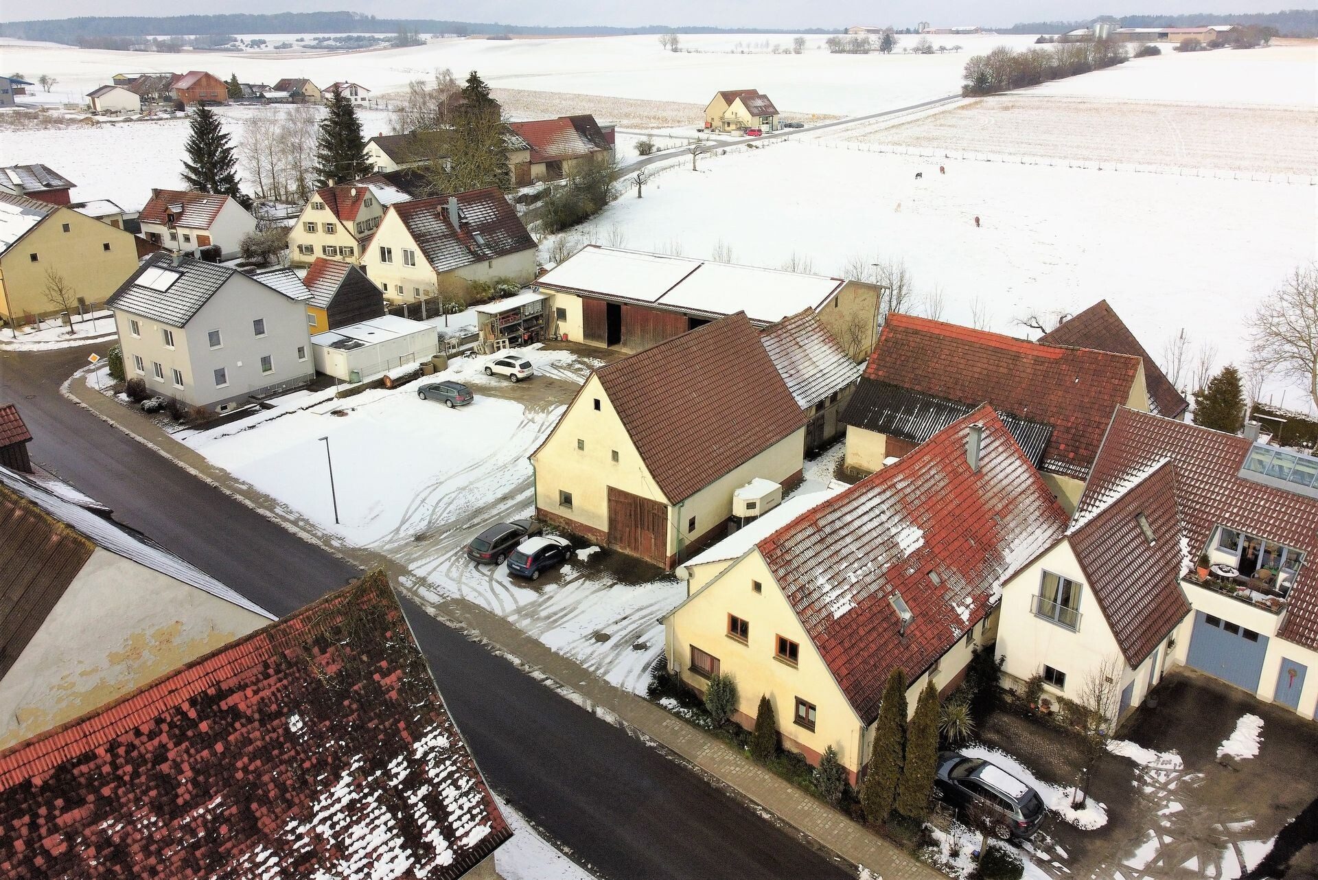 Draufsicht Anwesen Immobilienangebot - Asselfingen - Alle - Bauernhof mit Pferdestall und Nebengebäuden