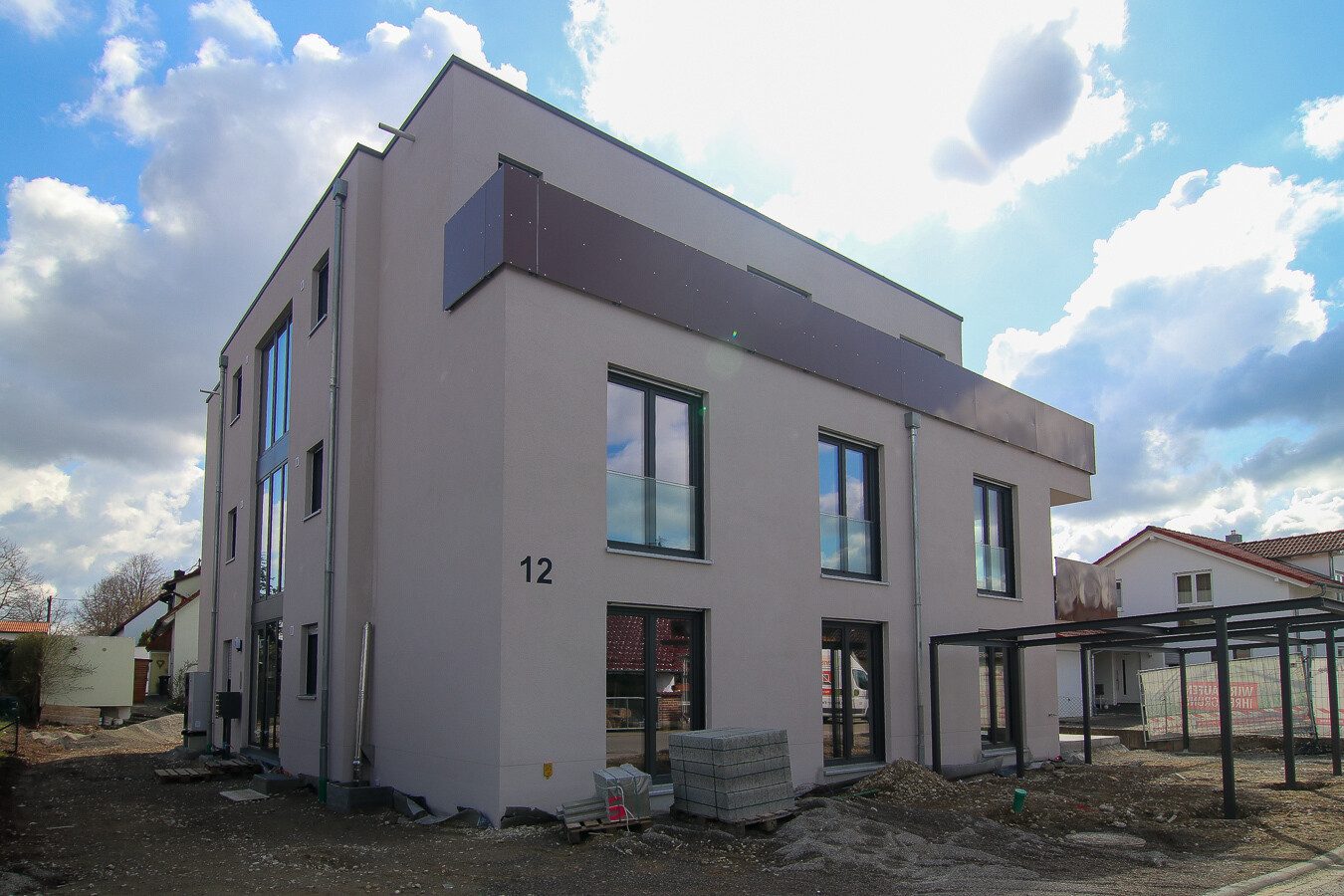Außenansicht Immobilienangebot - Pfaffenhofen - Alle - Pfaffenhofen - Neubau-Erstbezug 3,5-Zimmer-Wohnung in ruhiger Lage