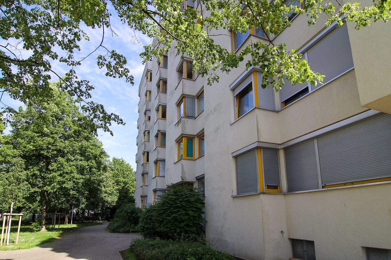 Außenansicht Immobilienangebot - Ulm - Alle - Helle 3,5-Zimmer-Wohnung mit Loggia und Balkon