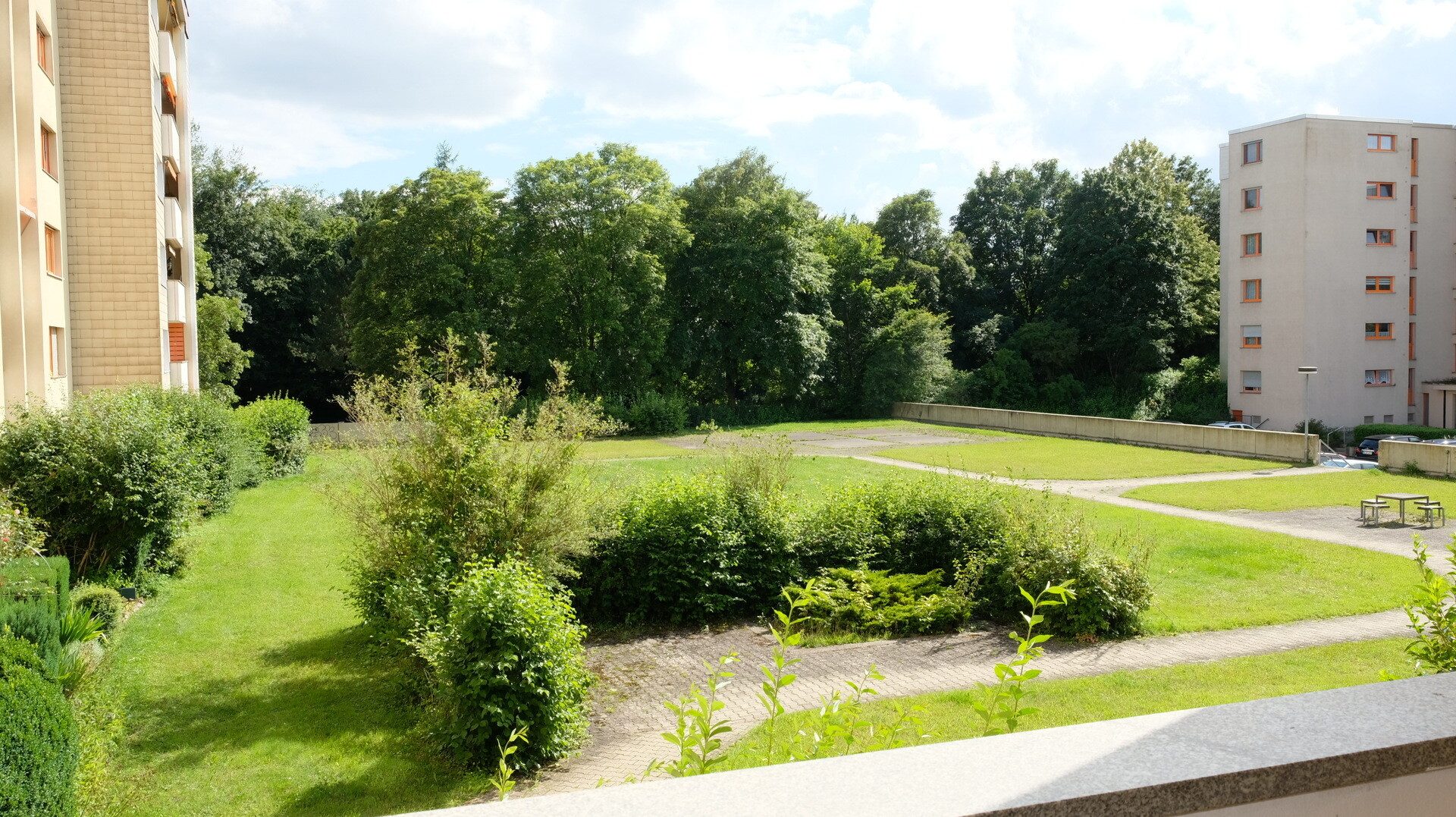 Ausblick vom Balkon Immobilienangebot - Ulm - Alle - ++ Zwei-Zimmer-Wohnung in Wiblingen ++