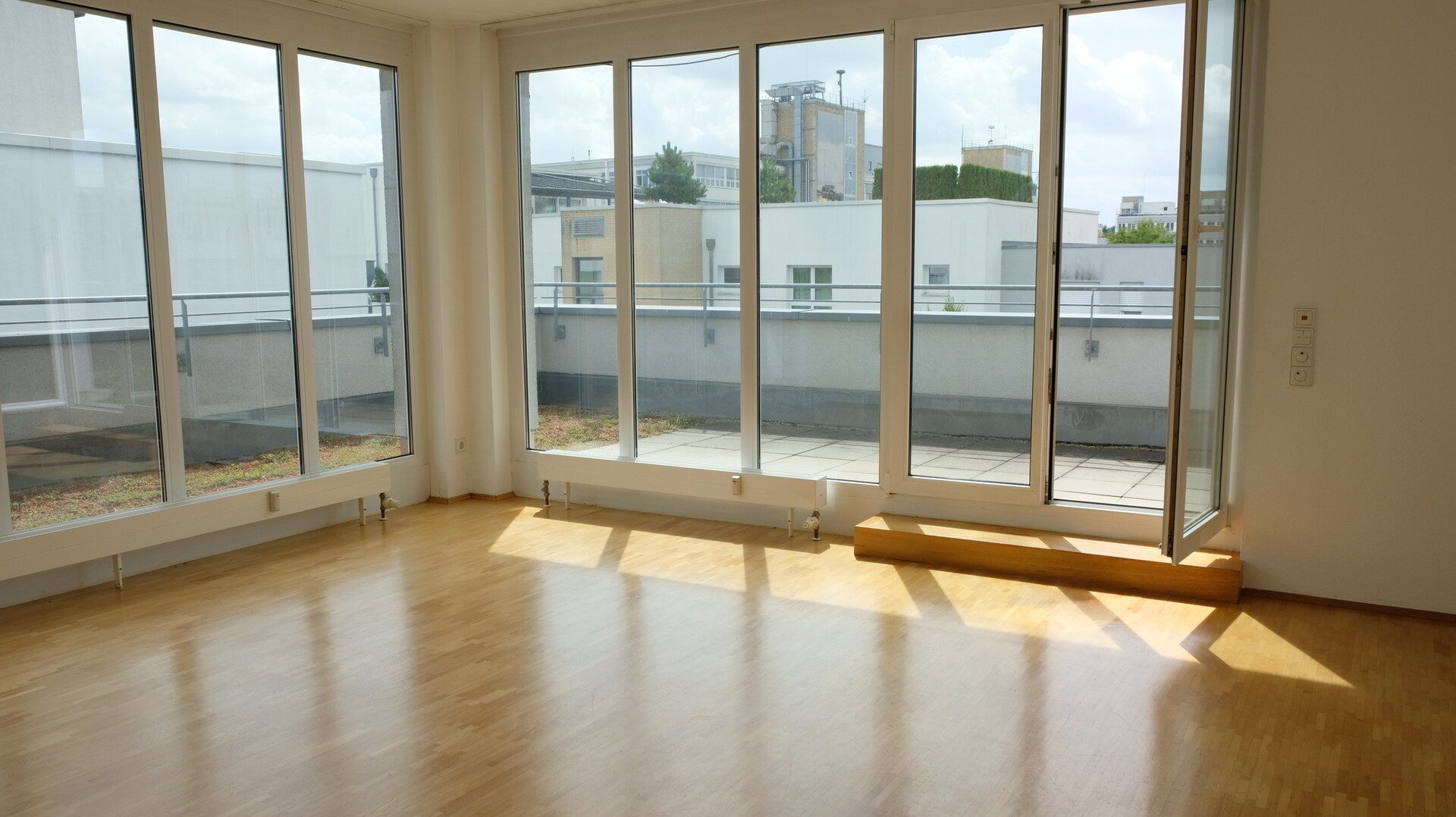 Immobilienangebot - Ulm - Alle - Ideal für ältere Person - traumhafte 2-Zi.-Wohnung mit Dachterrasse
