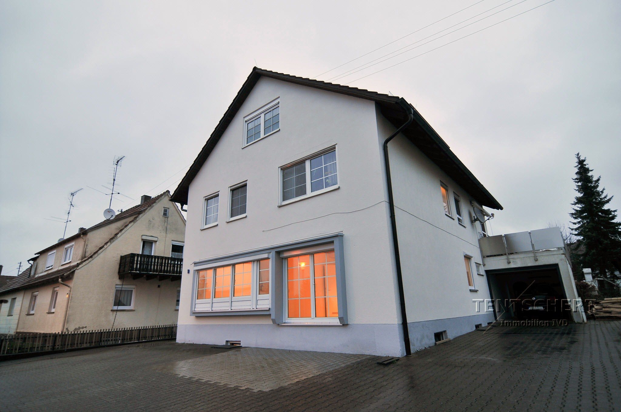 001KurzAußenansicht1 Tentschert Immobilien GmbH & Co. KG - Immobilienangebot - 88477 Schwendi - Schwendi - Mehrfamilienhaus - Selbst einziehen oder zur Kapitalanlage entscheiden Sie!
