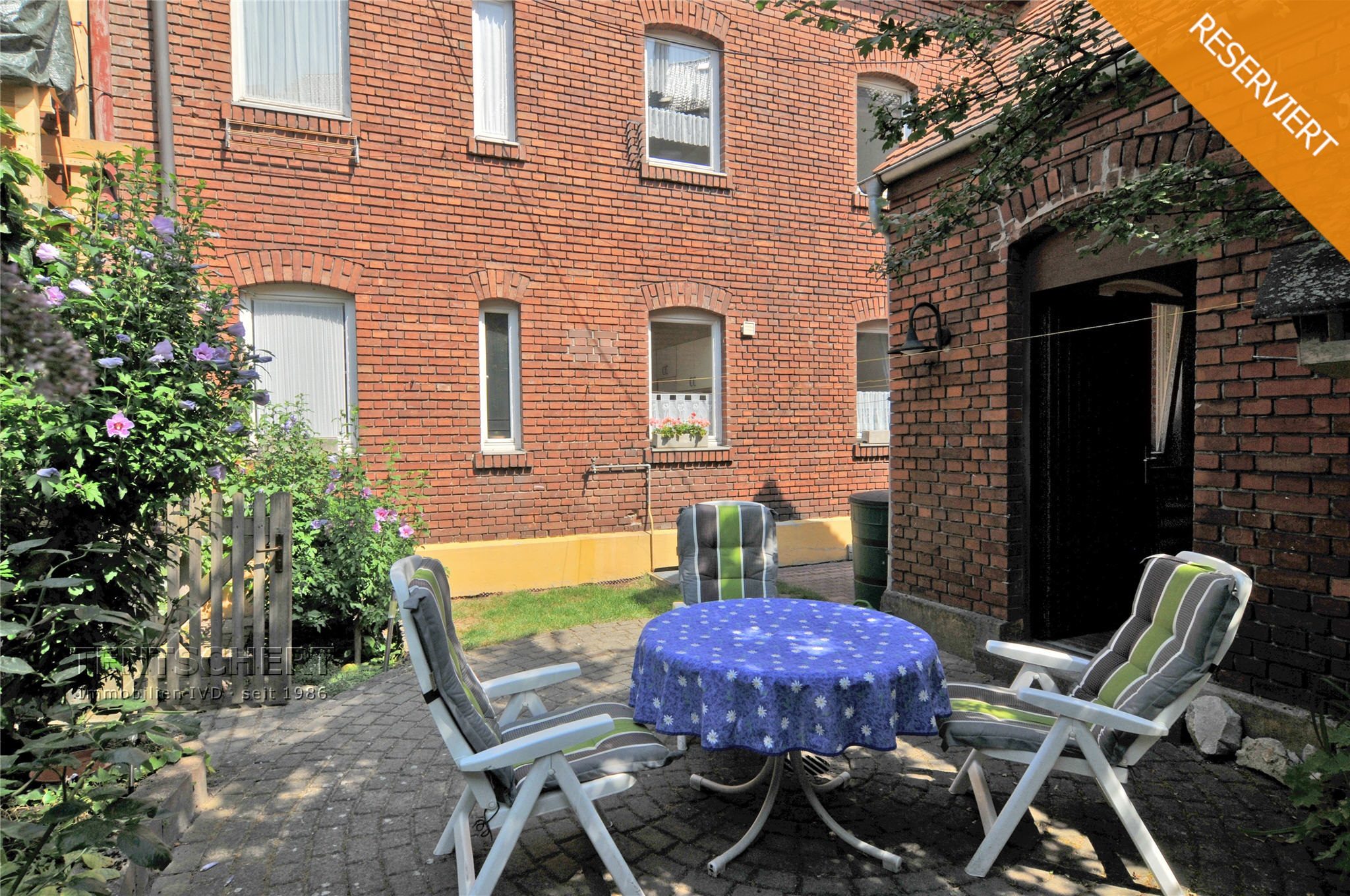 Tentschert Immobilien GmbH & Co. KG - Immobilienangebot - 89231 Neu-Ulm - Mitte - Zweifamilienhaus - Stadthaus mit idyllischem Hinterhofgarten im Herzen von Neu-Ulm