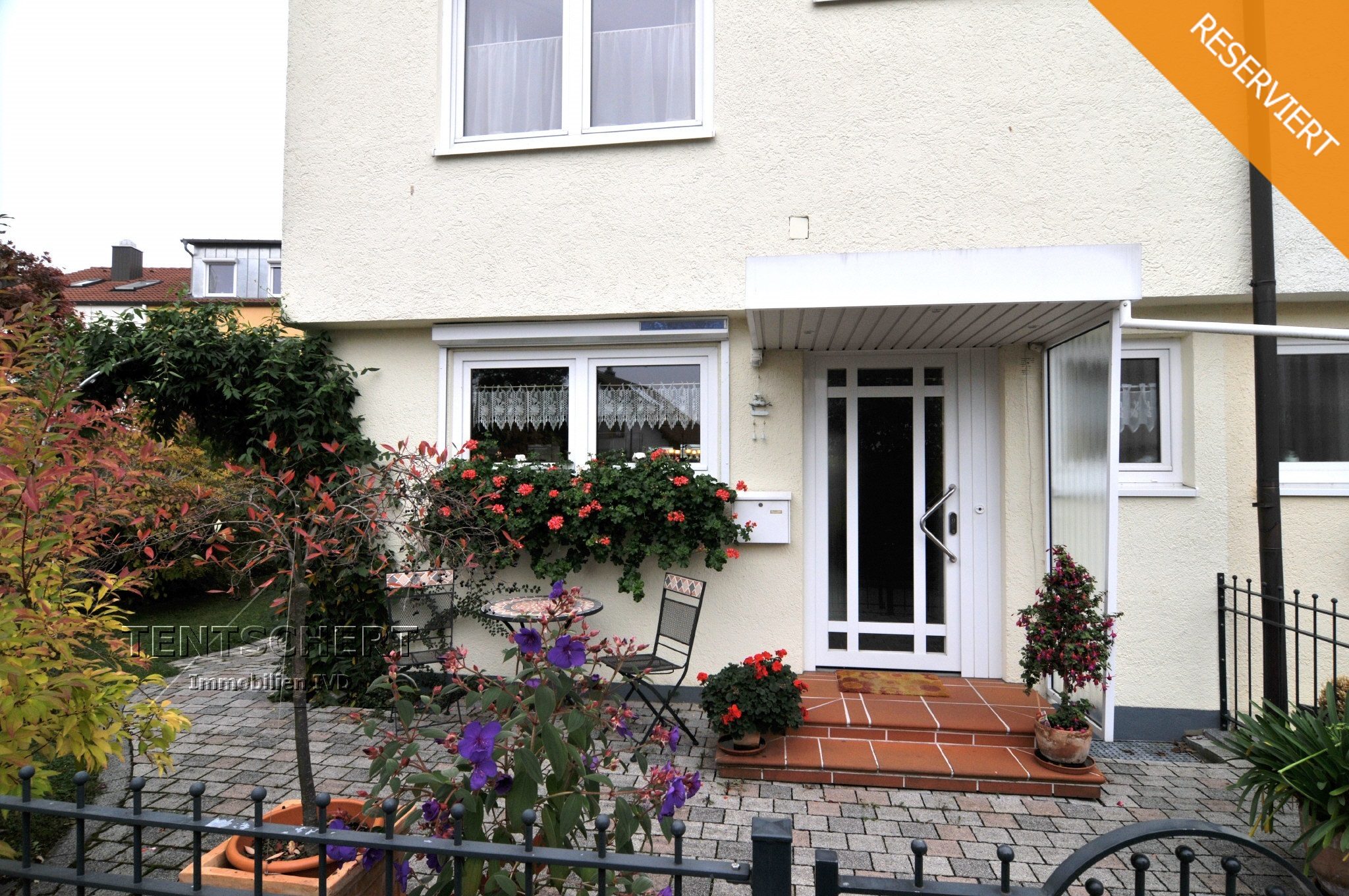 Tentschert Immobilien GmbH & Co. KG - Immobilienangebot - 89233 Neu-Ulm - Pfuhl - Reihenhaus - Saniertes Reiheneckhaus - einziehen und wohlfühlen!