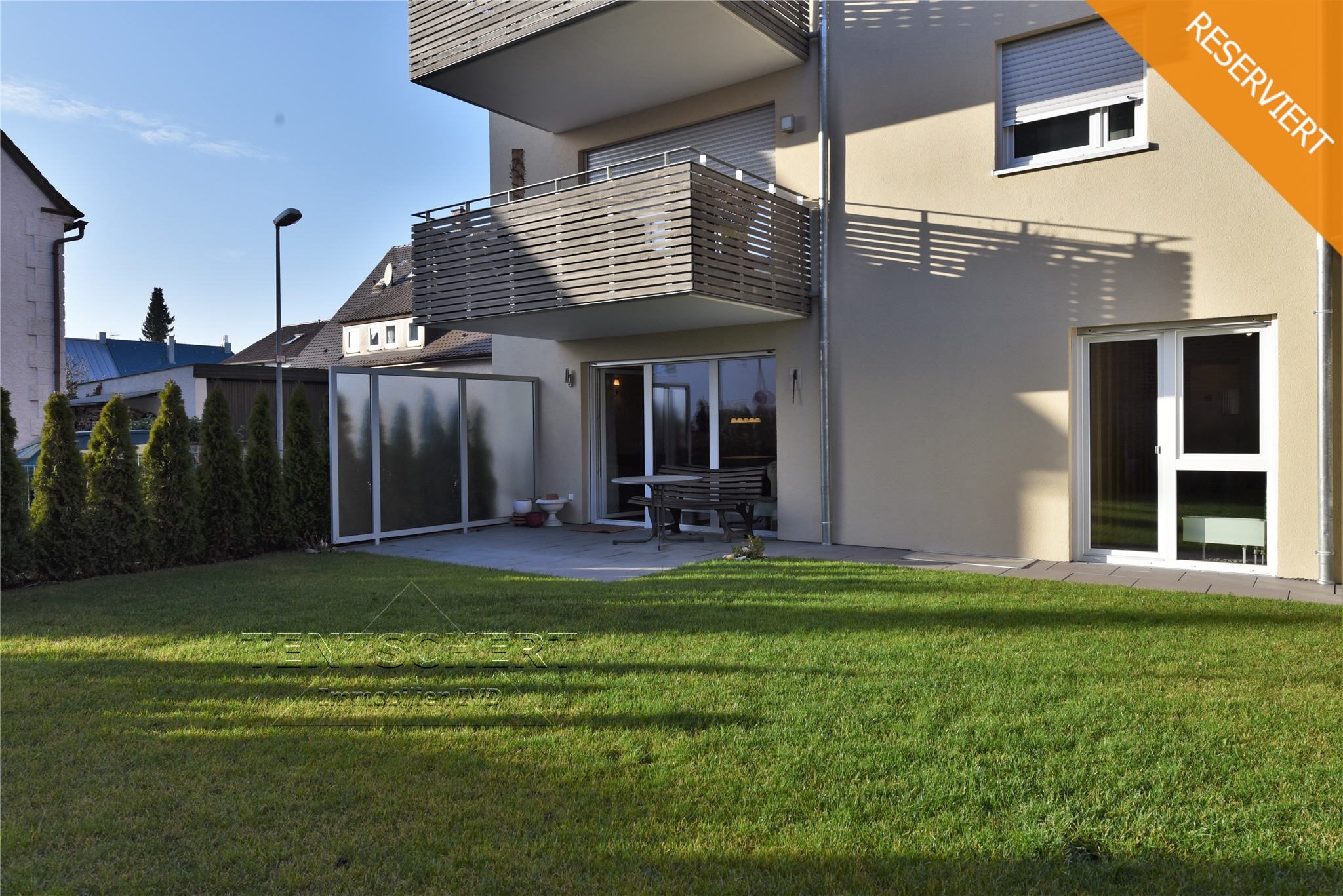 Tentschert Immobilien GmbH & Co. KG - Immobilienangebot - 89233 Neu-Ulm - Pfuhl - Erdgeschosswohnung - Neuwertige 4,5 Zimmer, mit schönem Garten