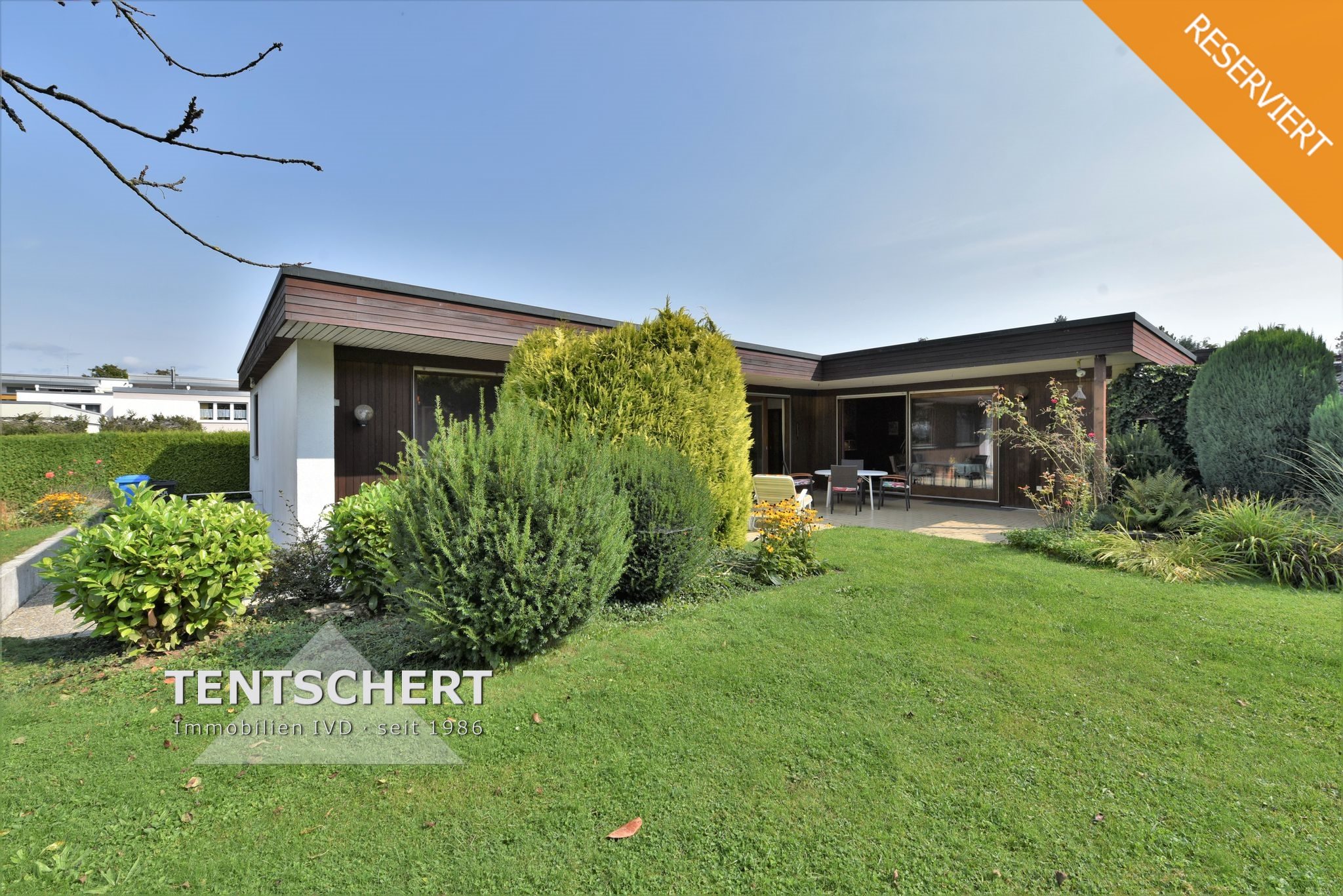 Tentschert Immobilien GmbH & Co. KG - Immobilienangebot - 89079 Ulm - Wiblingen - Einfamilienhaus - Kettenbungalow in Ulm-Wiblingen mit schönem Garten